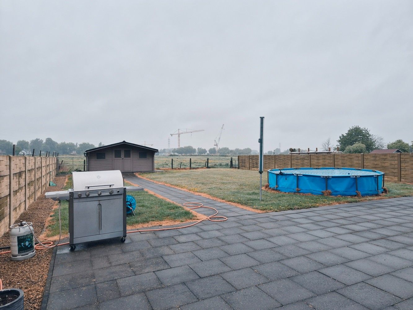 Prachtige villa uit de jaren 90 met drie slaapkamers en grote tuin! foto 32