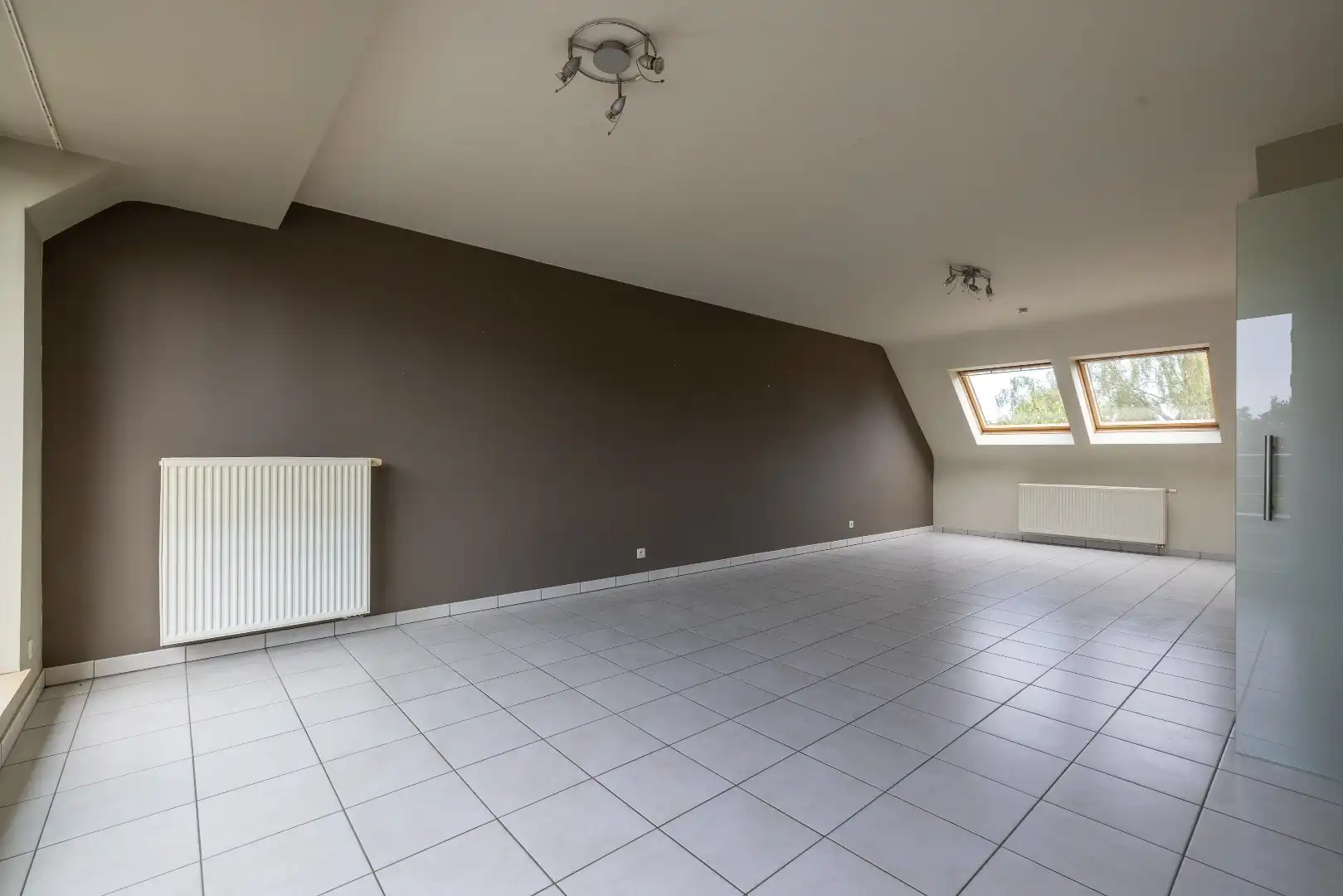 Ruim duplex appartement met 2 slk en zonneterras en garage foto 4