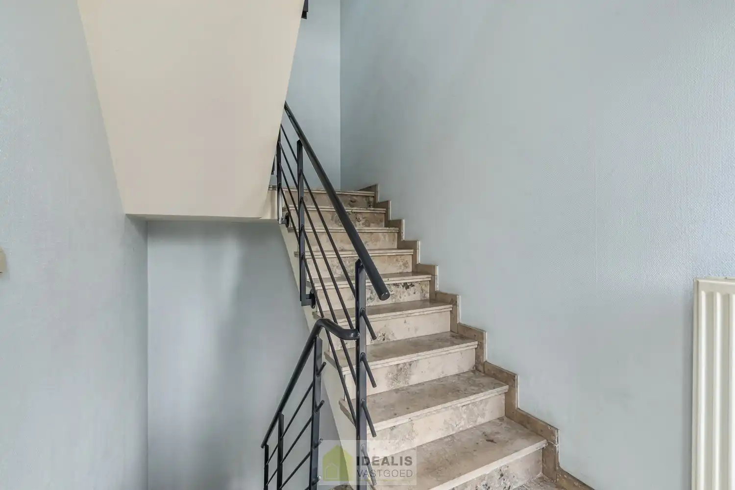 IDEALIS VASTGOED – Handelsruimte/showroom met 2 appartementen gelegen op een perceel van 6a 47ca op een commerciële zichtlocatie op het ‘Lindel’. foto 9