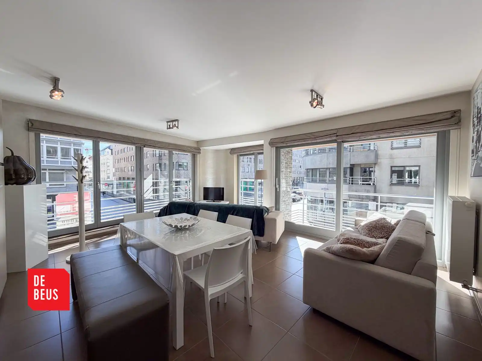 Lichtrijk hoekappartement met 1 slaapkamer in hartje Oostende foto 13