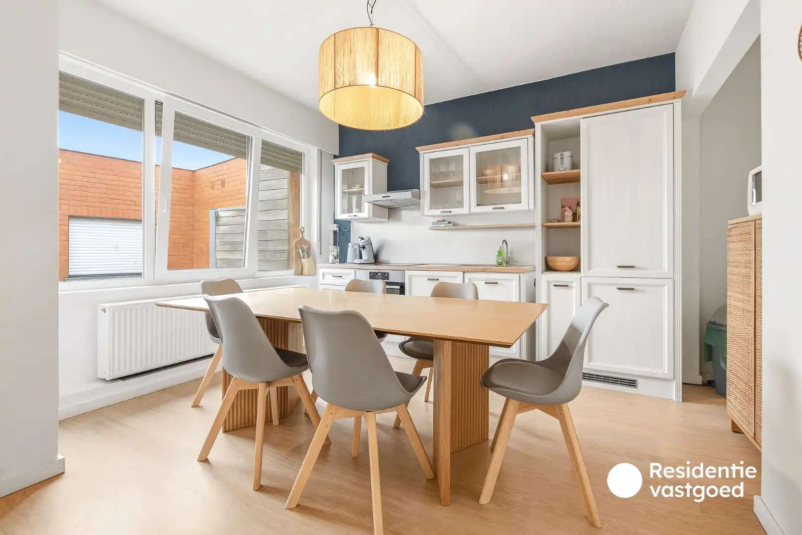 Ruime en gerenoveerde stadswoning met 5 slaapkamers, garage en twee badkamers foto 3