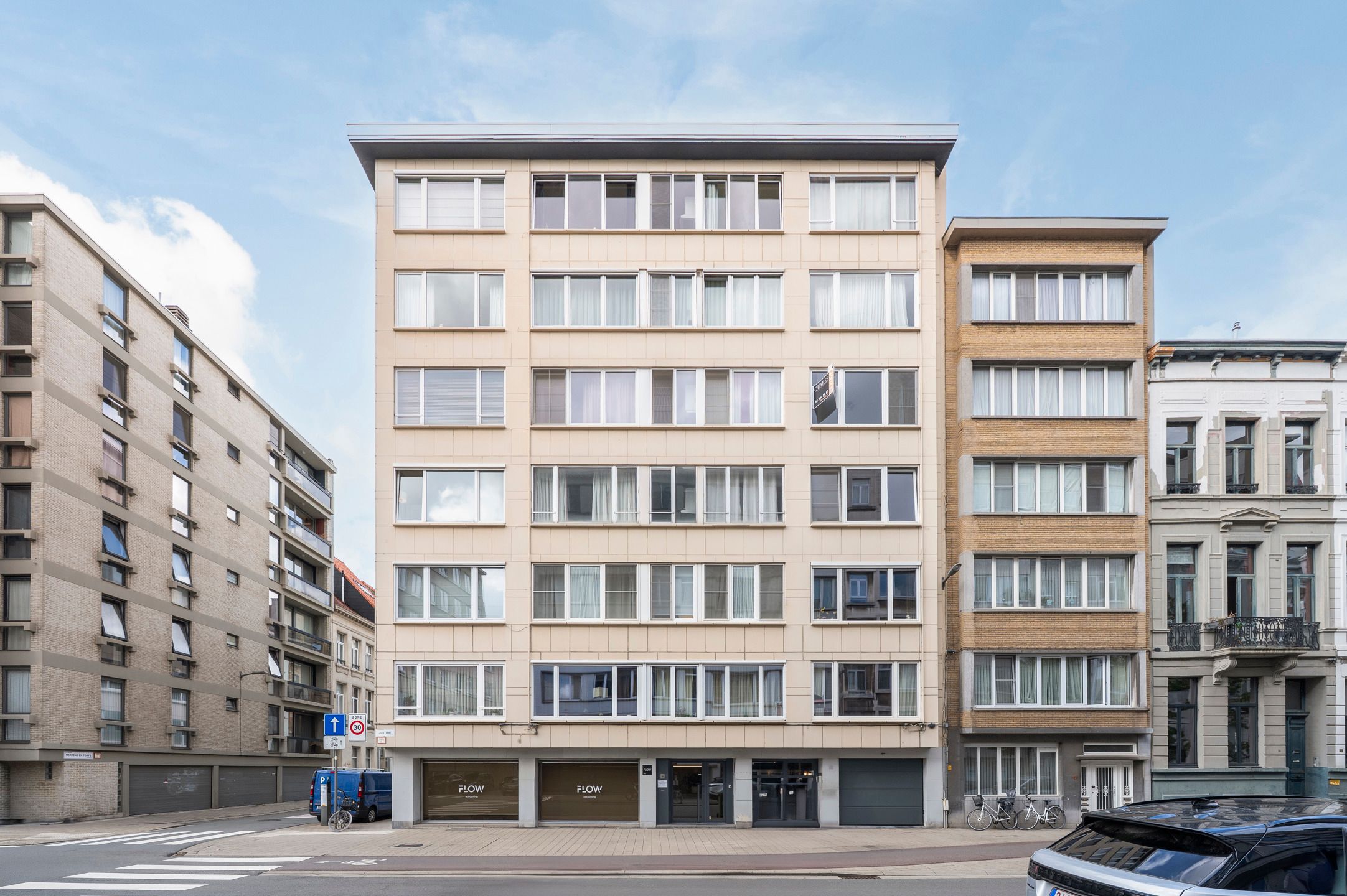 Instapklaar appartement in charmant gebouw op toplocatie! foto 15