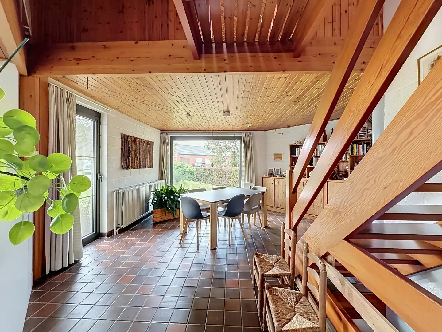Karaktervolle vrijstaande woning op een prachtig groen perceel foto 4