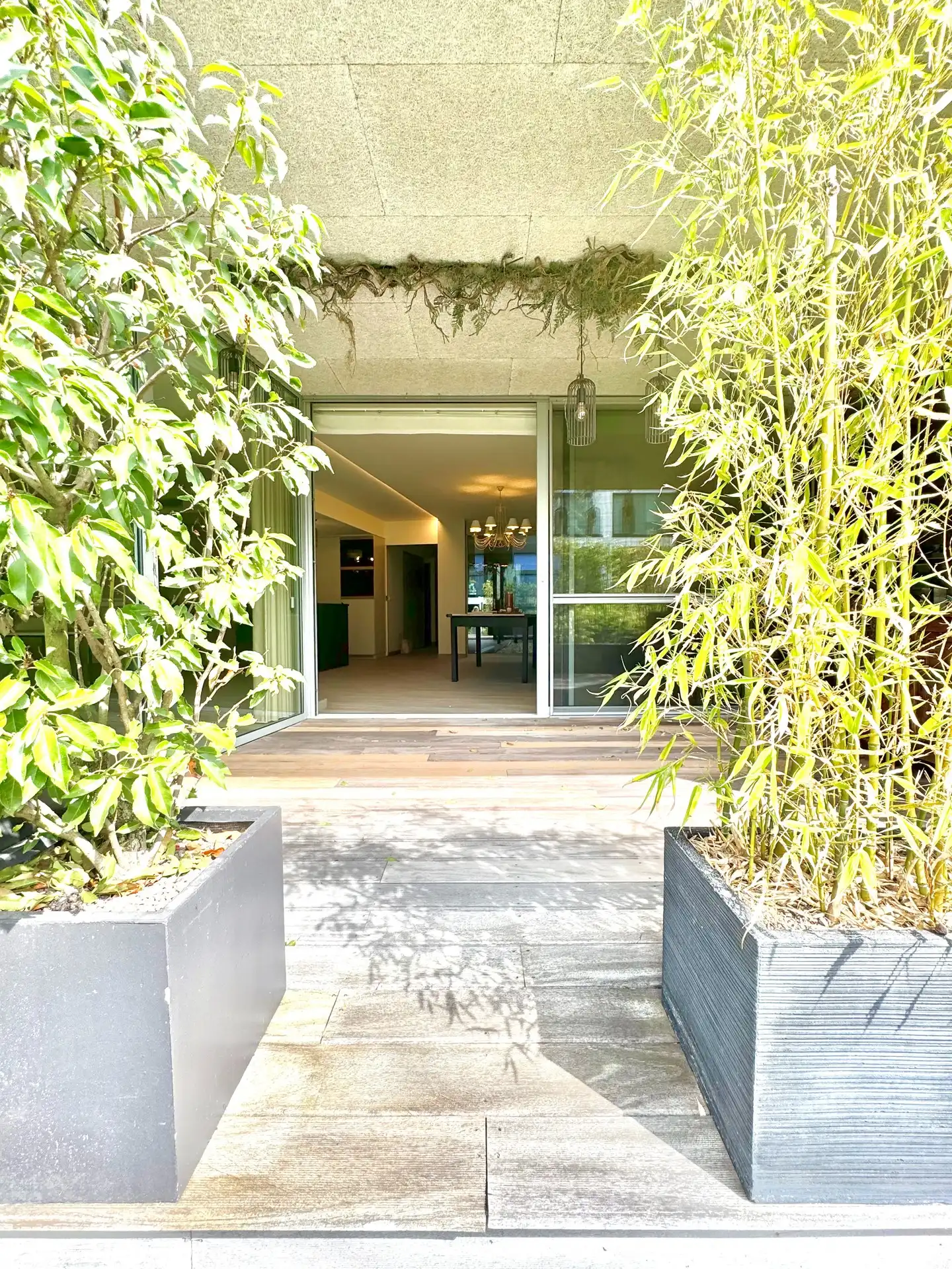 RUIM APPARTEMENT | OVERDEKTE AUTOSTAANPLAATS |TUIN | TERRAS | 130 M² foto 2