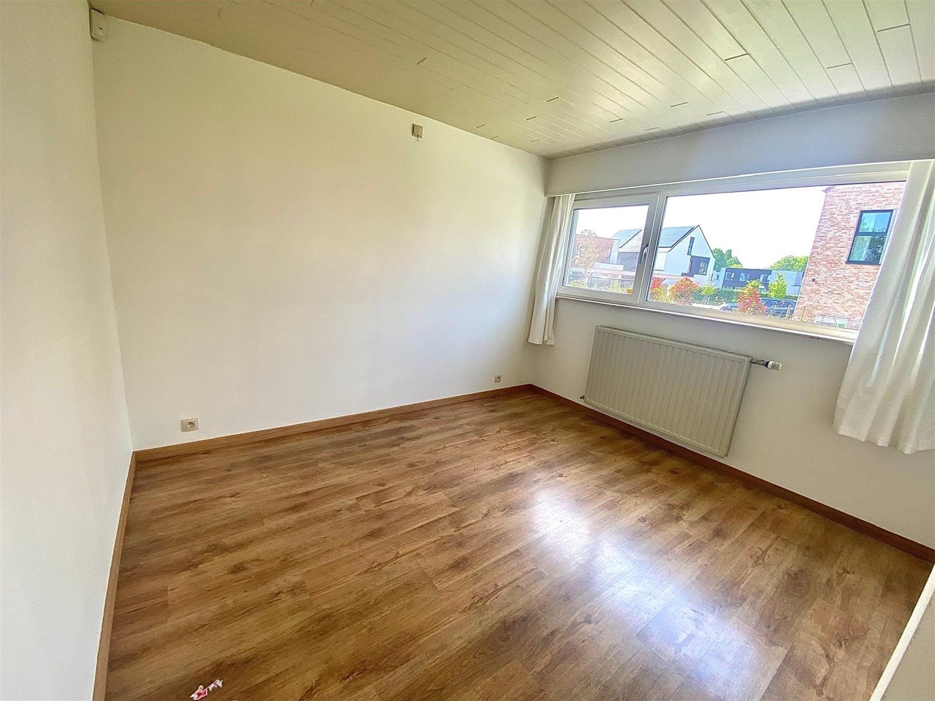 Ruime bungalow met twee slaapkamers en grote tuin foto 17