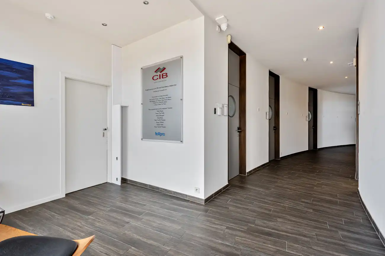 Kantoorgebouw op toplocatie foto 4