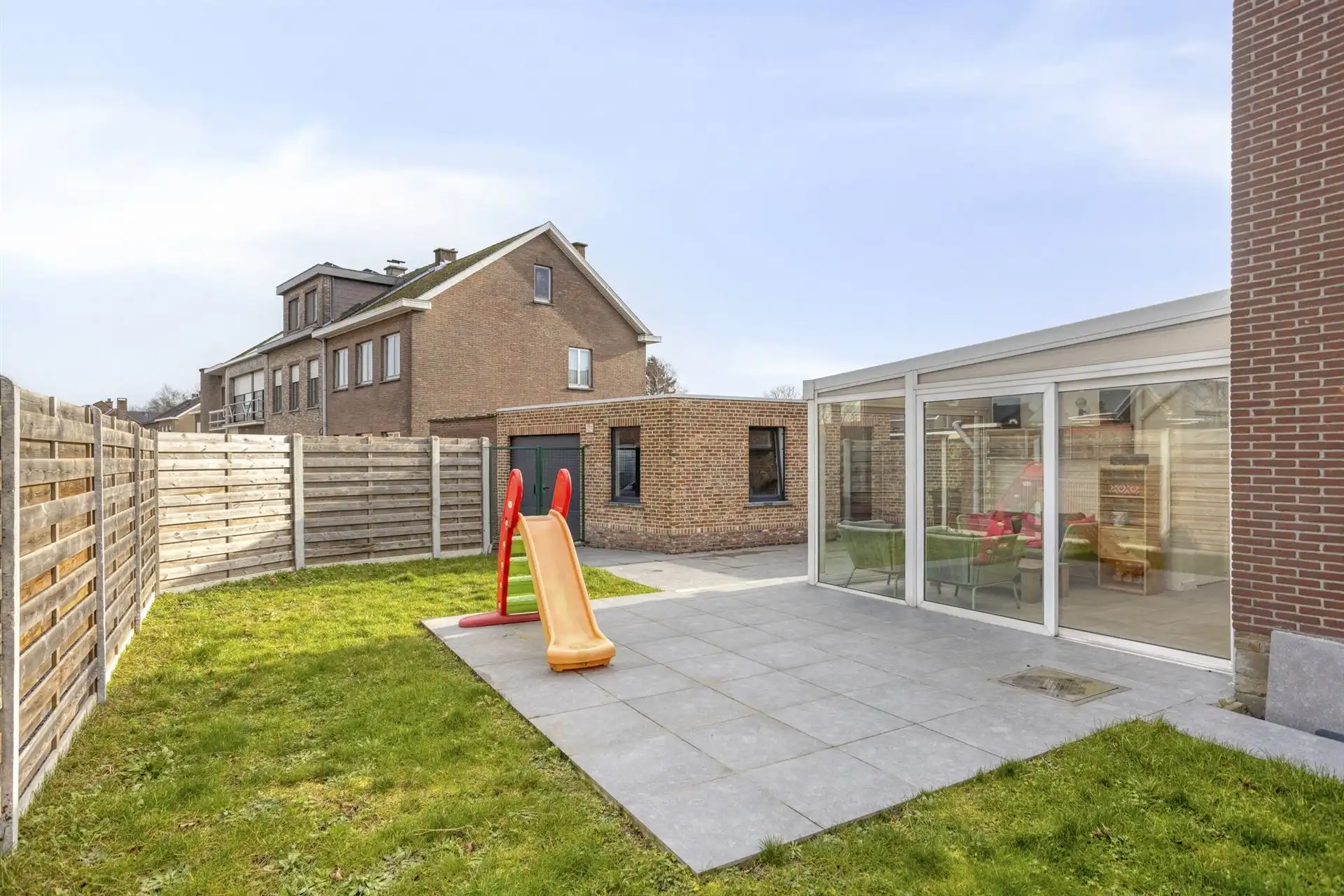 Halfopen bebouwing met 2 (mog. 3) slaapkamers en garage.  foto 21