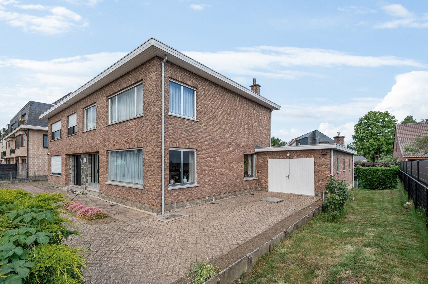 Ruime gezinswoning met tuin op centrale ligging foto 2