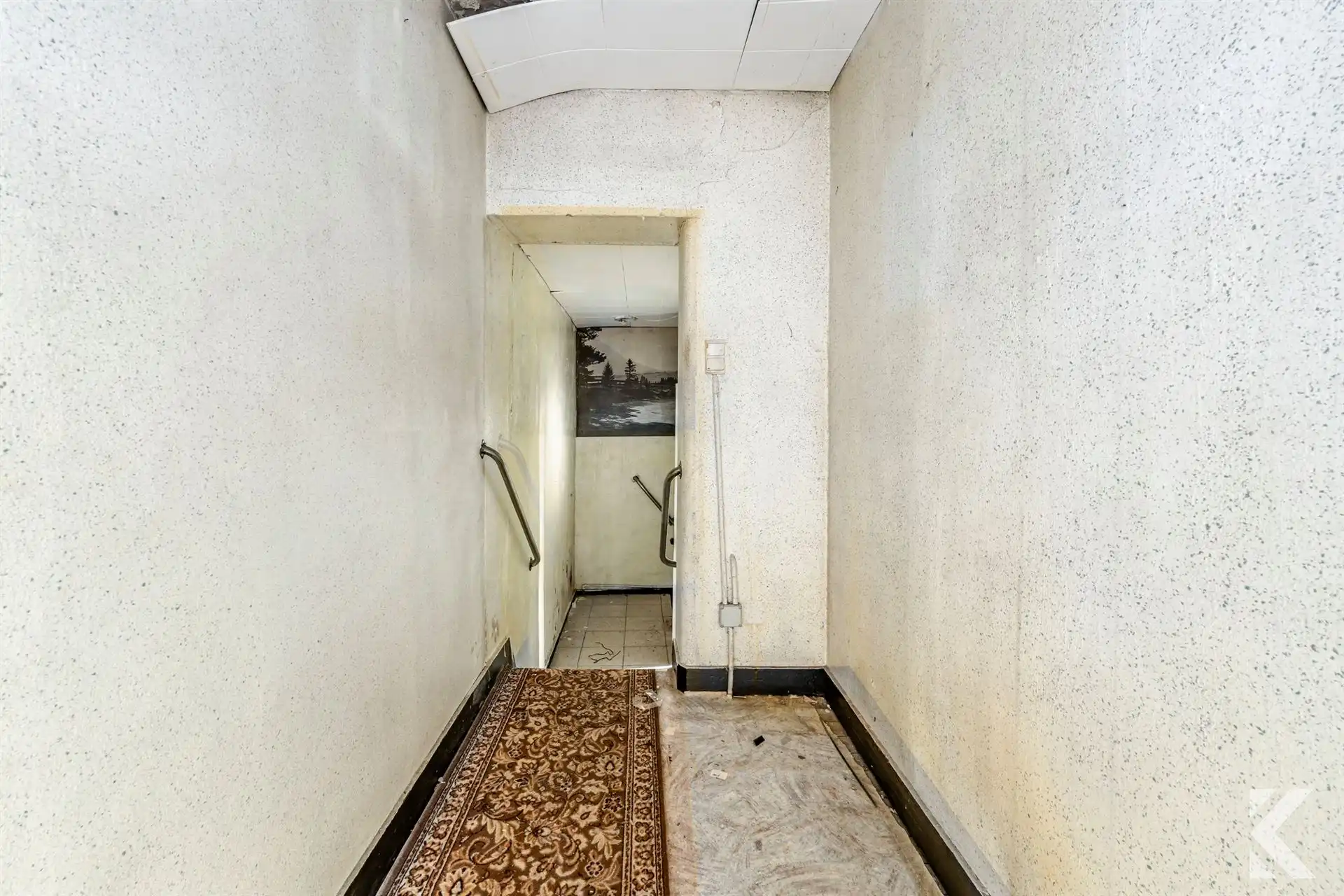 Te renoveren woning met veel potentieel en ruime zolder foto 14
