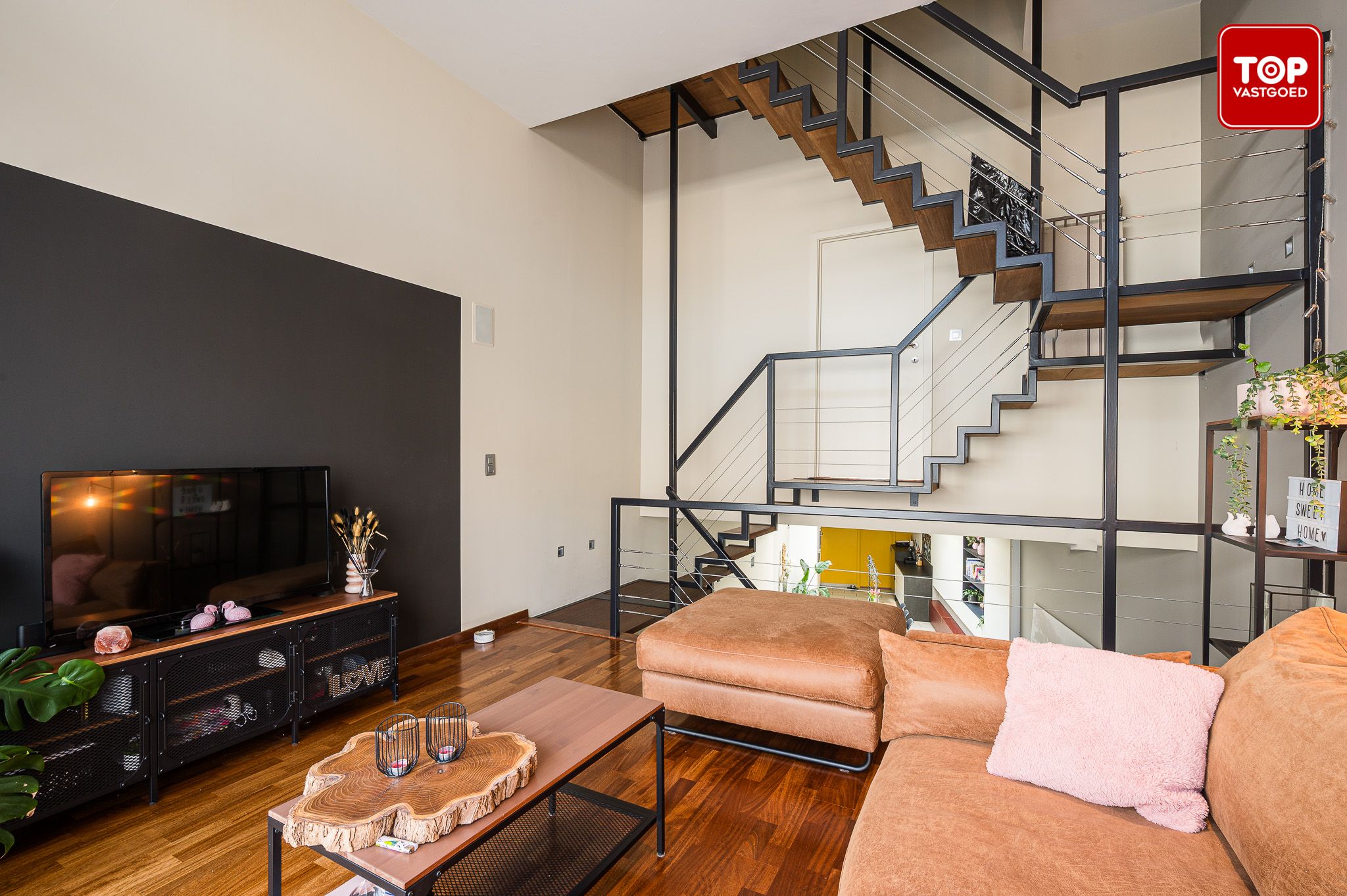 Instapklare architectenwoning met 2 slaapkamers en zonneterras foto {{pictureIndex}}