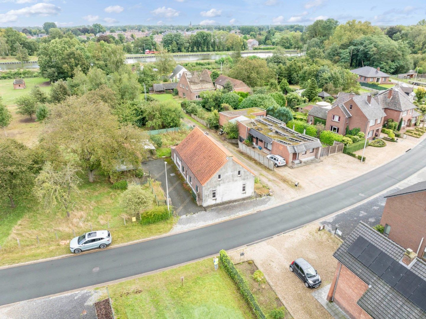 Charmante gezinswoning in hoevestijl op een perceel van 4a88ca op een rustige locatie te Neeroeteren. foto 5