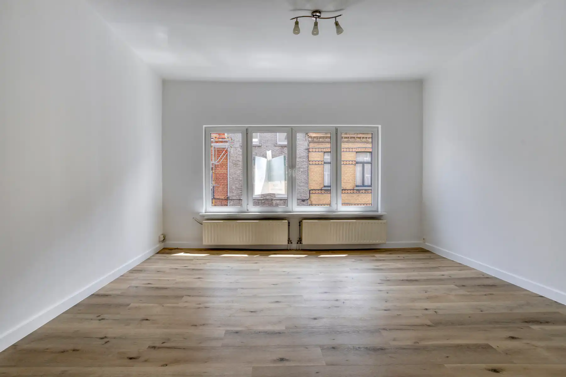 Totaal gerenoveerd, instapklaar appartement foto 4