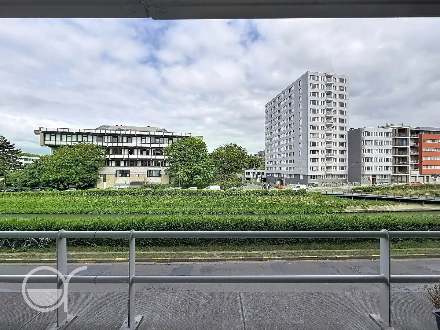 Ruim appartement met terras, zicht op de Leie en twee autostaanplaatsen foto 14