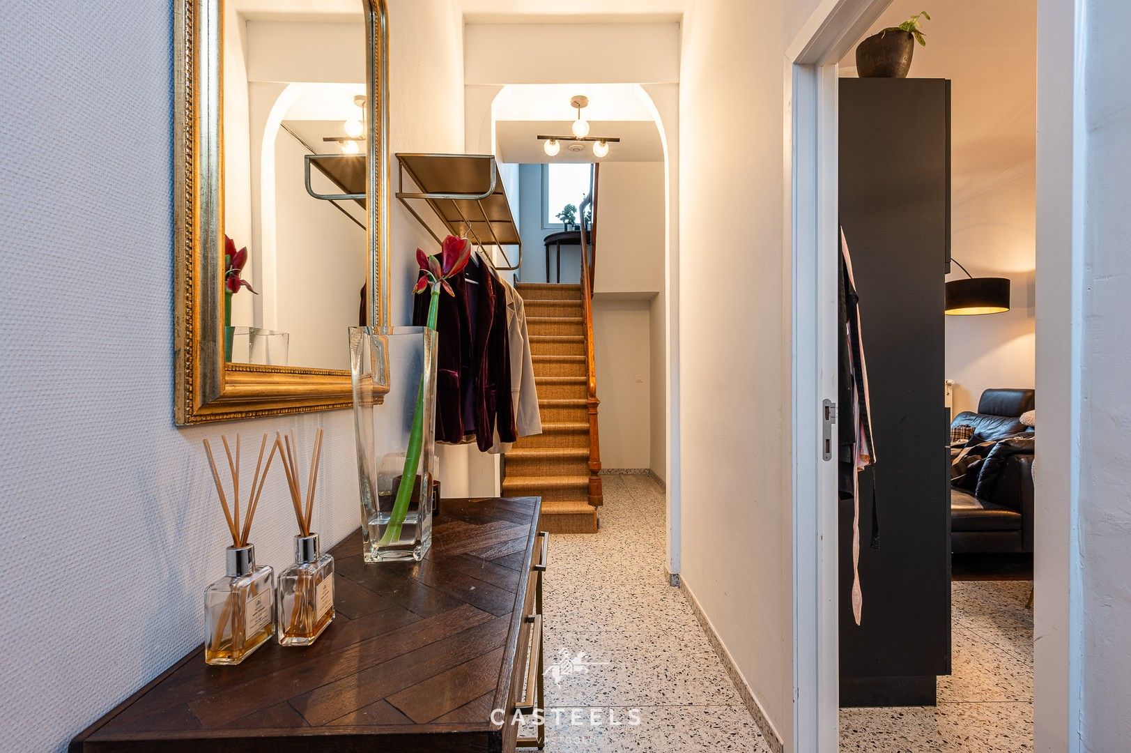 Instapklare stadswoning nabij station Brugge met tuin en studio foto 8