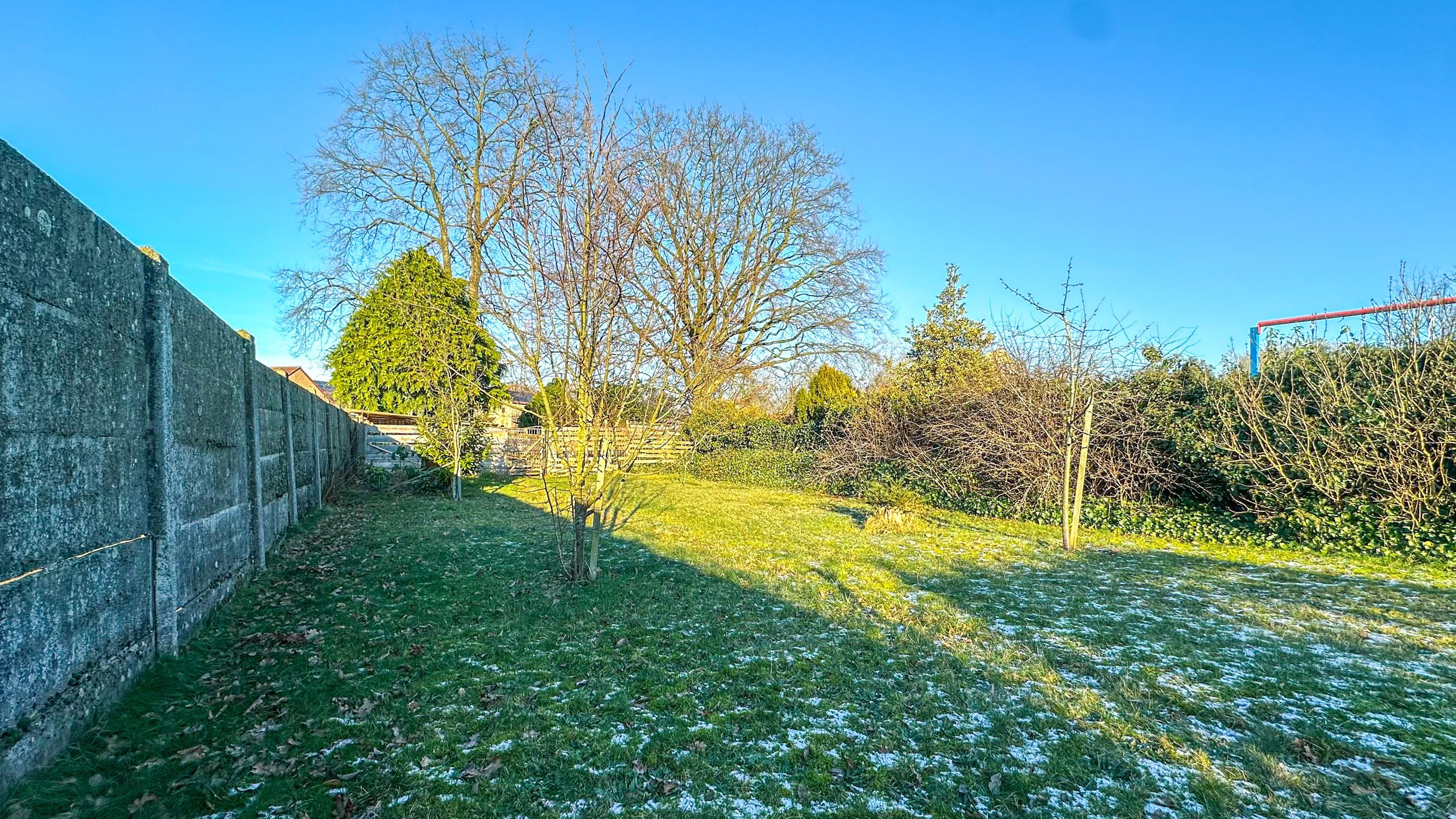Half open gezinswoning, centraal gelegen, met 3 slaapkamers! foto 30
