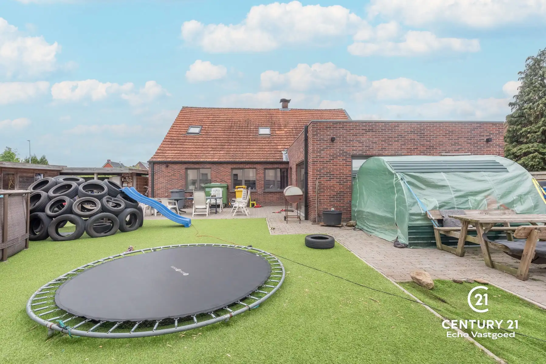 ruime woning met 4 slaapkamers op een fraai hoekperceel  foto 24
