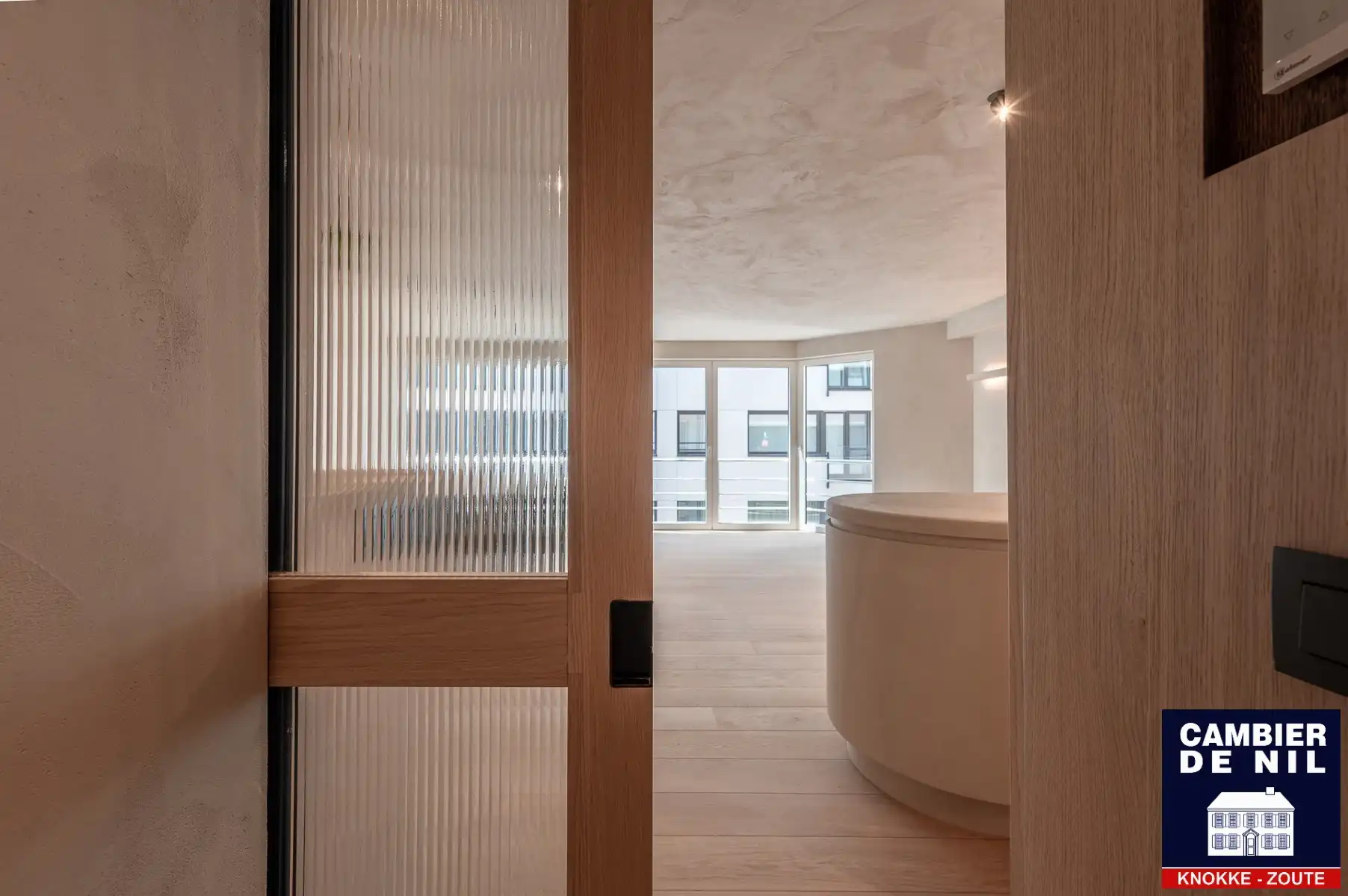 Tijdloos gerenoveerd appartement met zijdelings zeezicht  foto 9