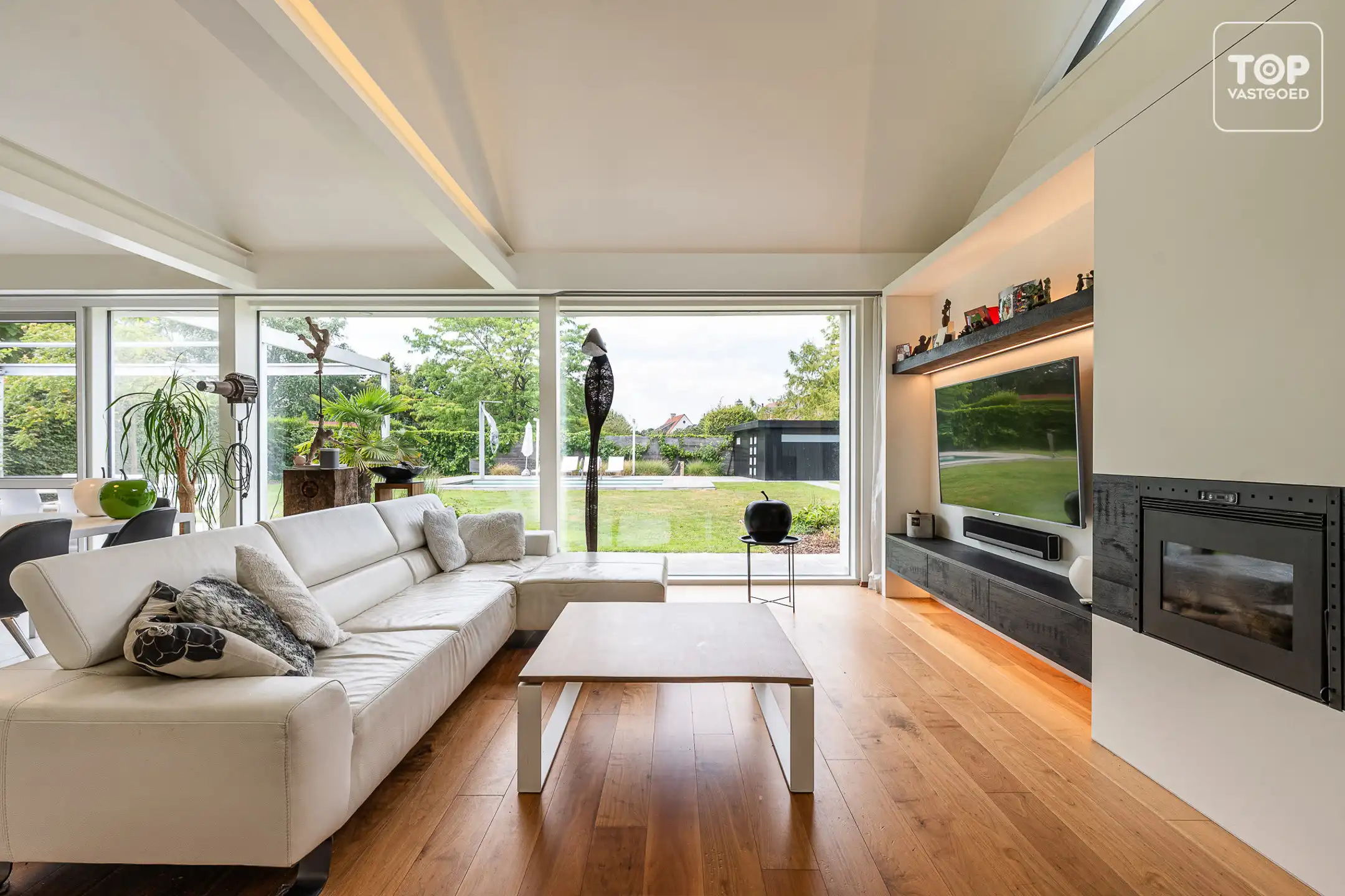 Passieve moderne villa met zwembad. foto 3