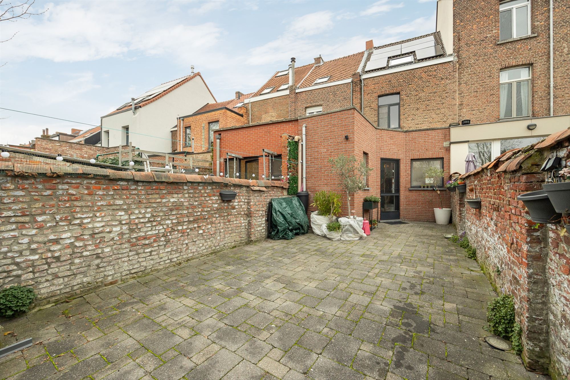 Instapklare gezinswoning met drie slaapkamers en tuin foto 24