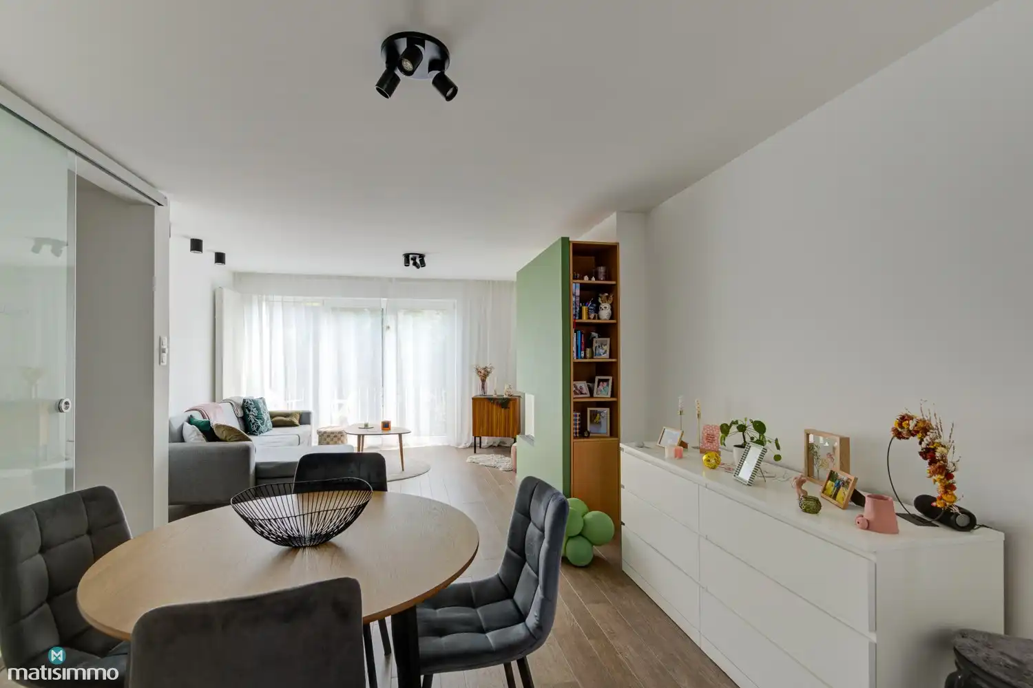 GERENOVEERD APPARTEMENT MET TWEE SLAAPKAMERS, TWEE BALKONS EN ONDERGRONDSE AUTOSTAANPLAATS NABIJ HET CENTRUM VAN HASSELT foto 8