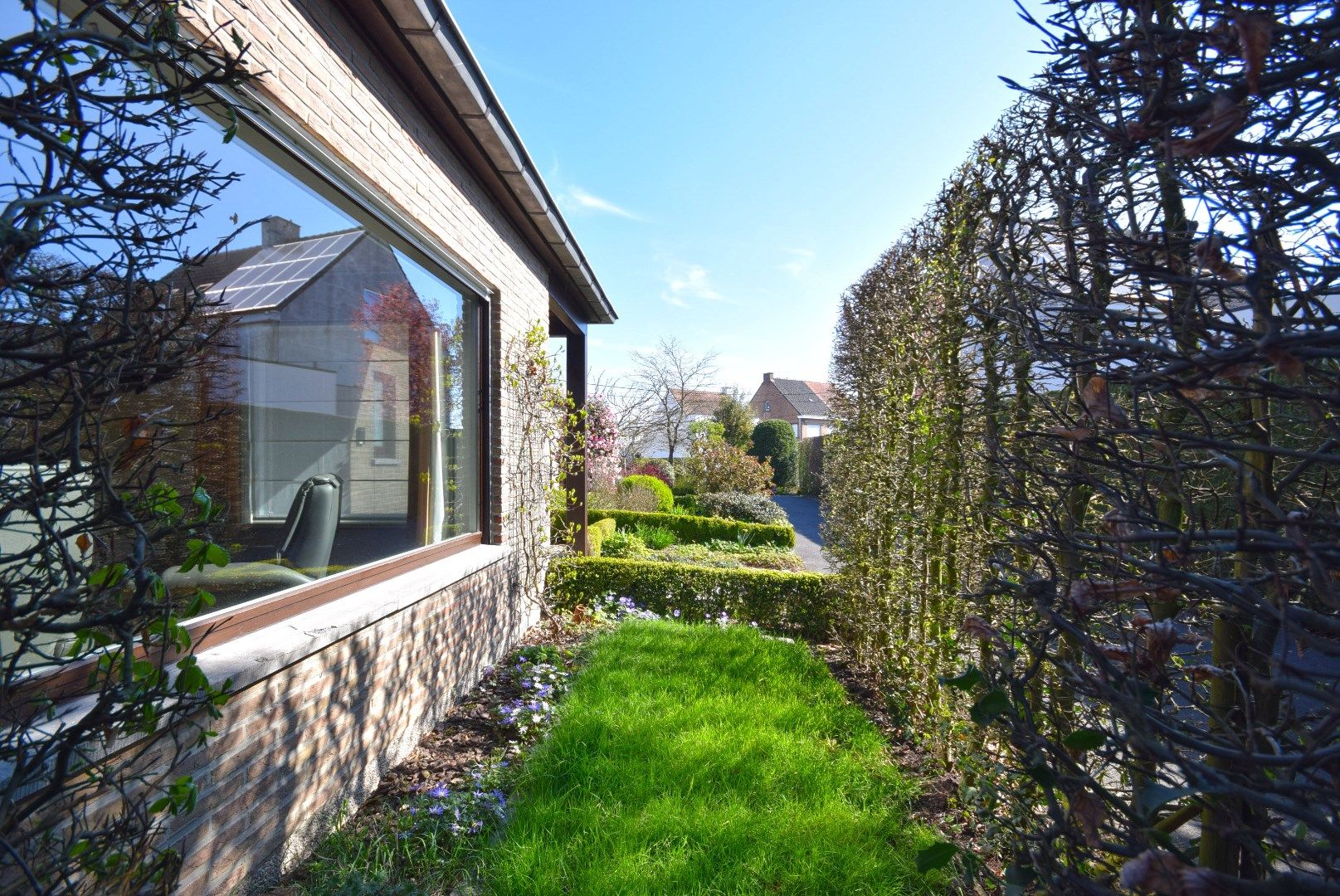 CHARMANTE BUNGALOW MET RUIME TUIN EN BIJGEBOUWEN IN ROESELARE foto 27