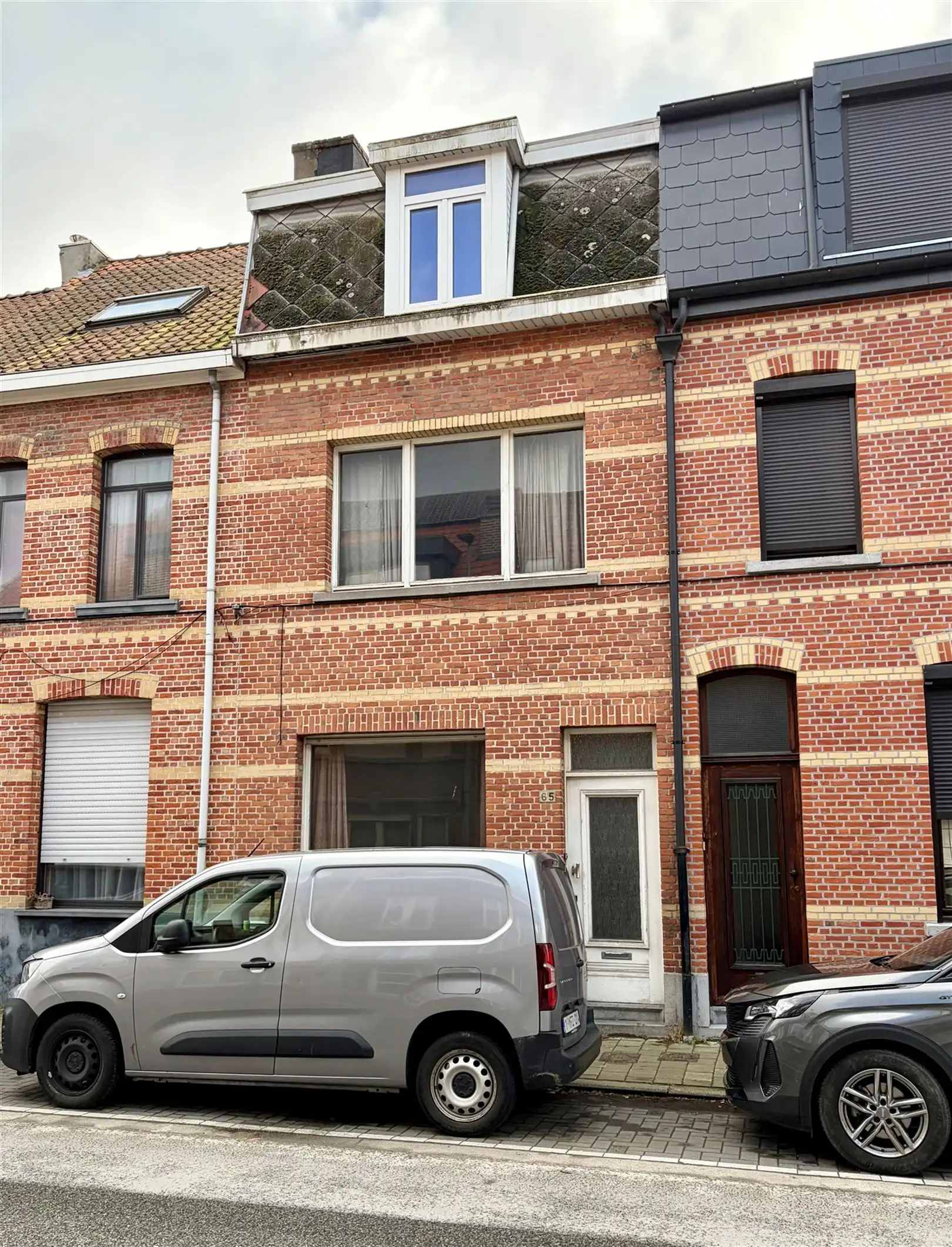 Hoofdfoto van de publicatie: Te renoveren woning met tuin op uitstekende ligging