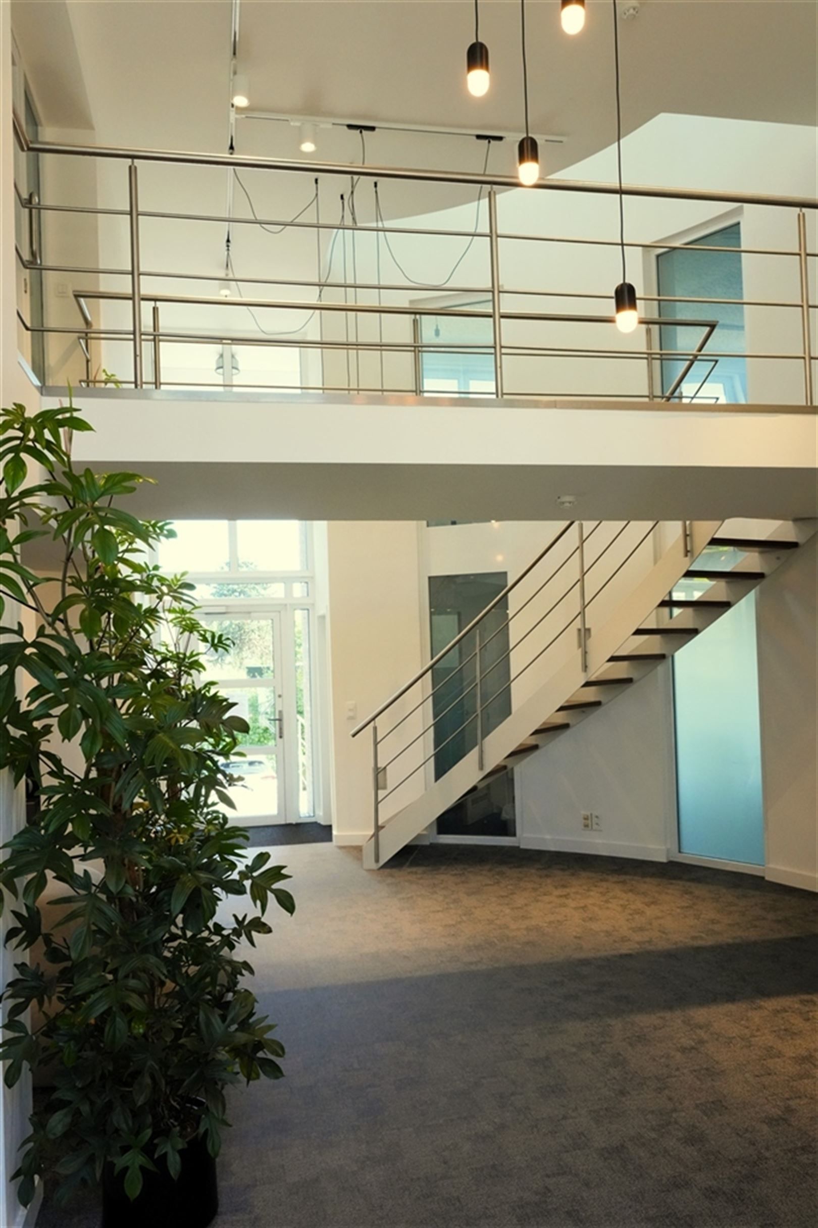 Moderne full service kantoren langs Brugsevaart foto 2