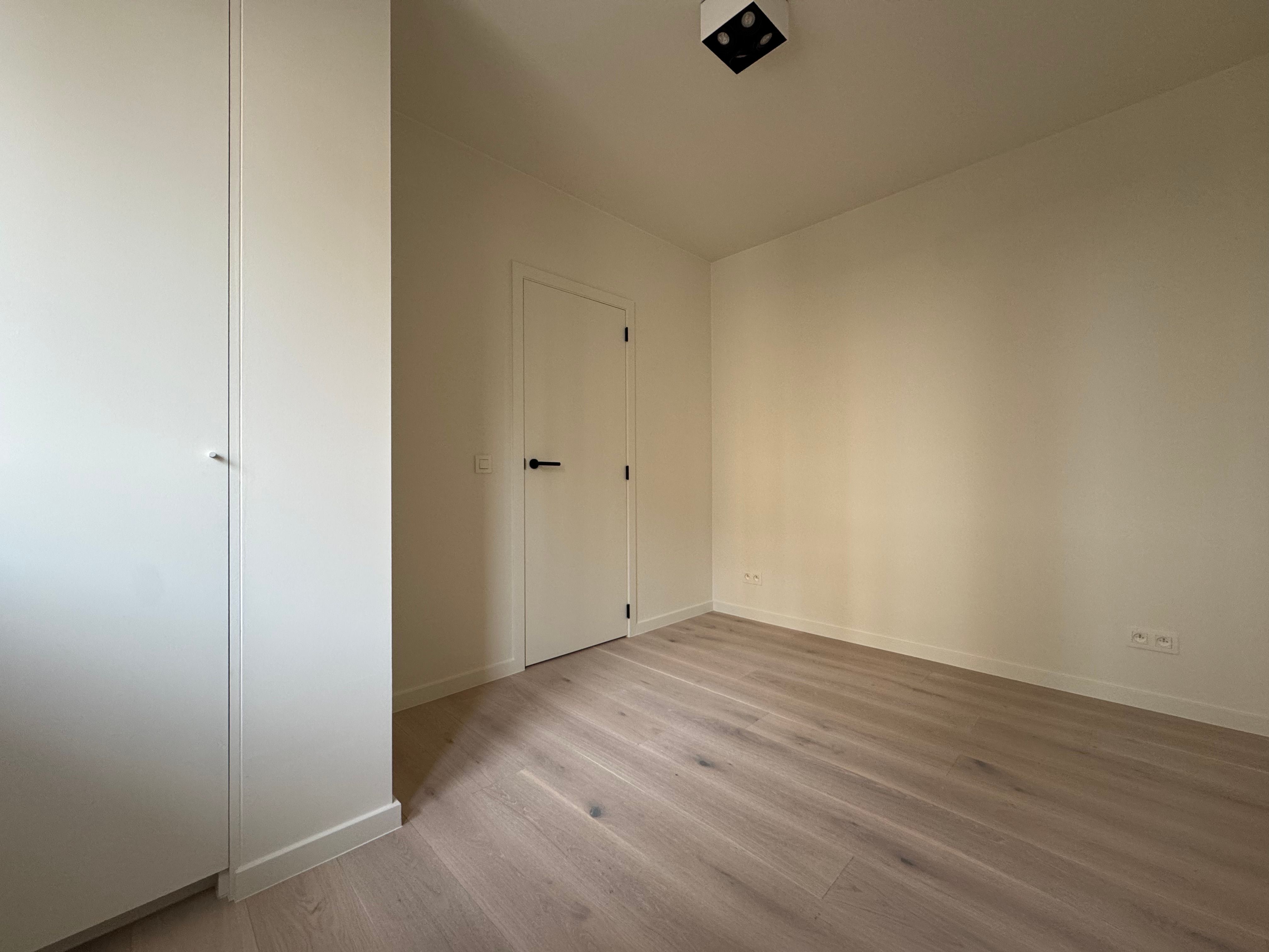 Stijlvol gerenoveerd appartement met 2 slaapkamers en terras foto 11