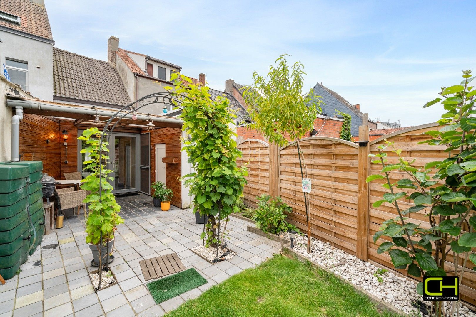 Woning met ruime garage, tuin en 2 slaapkamers foto 18