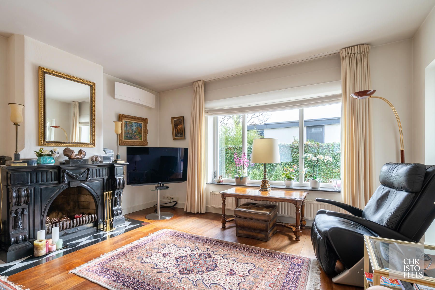 Villa met binnenzwembad gelegen in een geliefde villawijk op een perceel van 1.827m² foto 18
