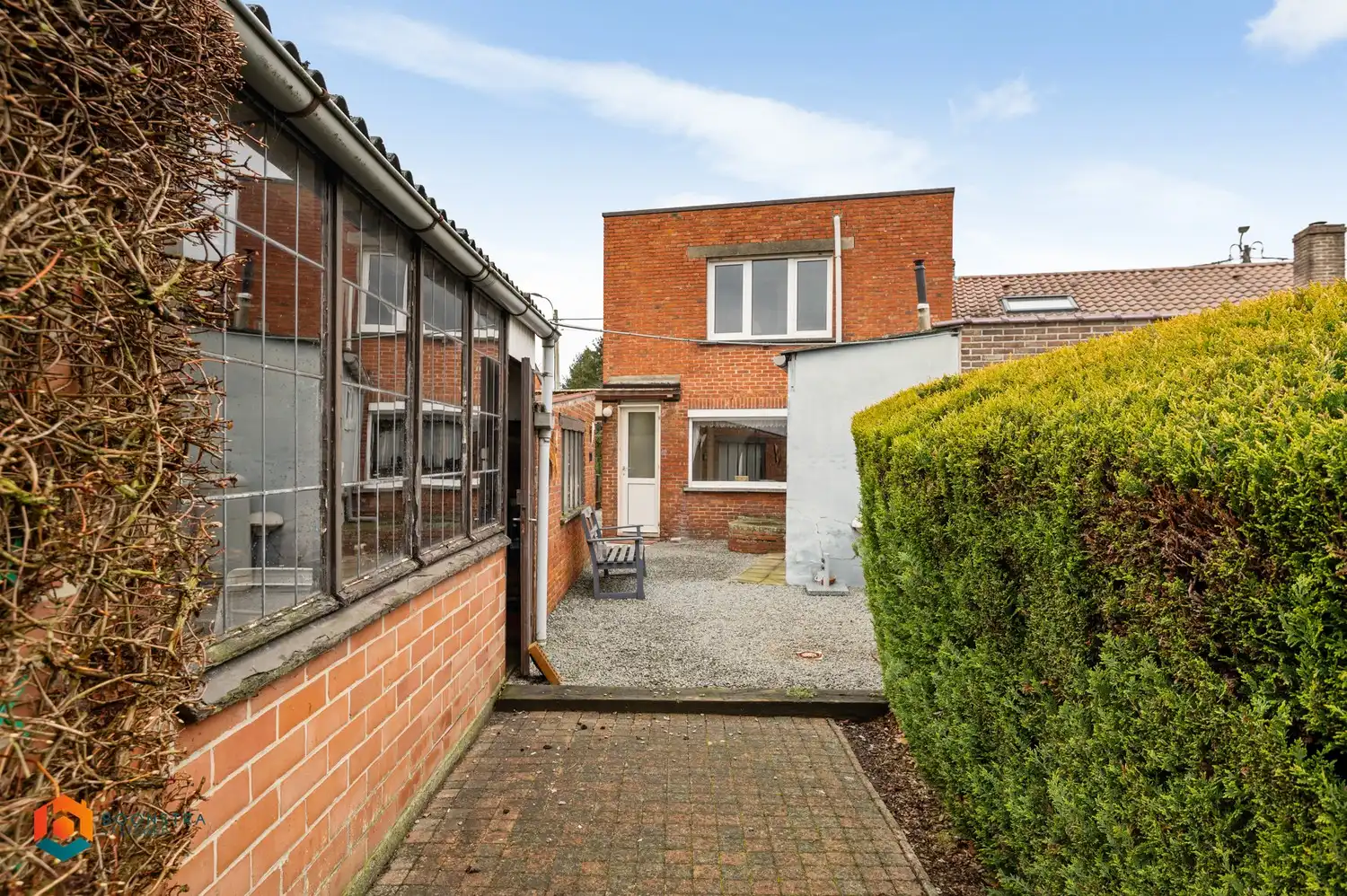 Te renoveren woning met 3 slpkrs en tuin nabij centrum Beerzel foto 3