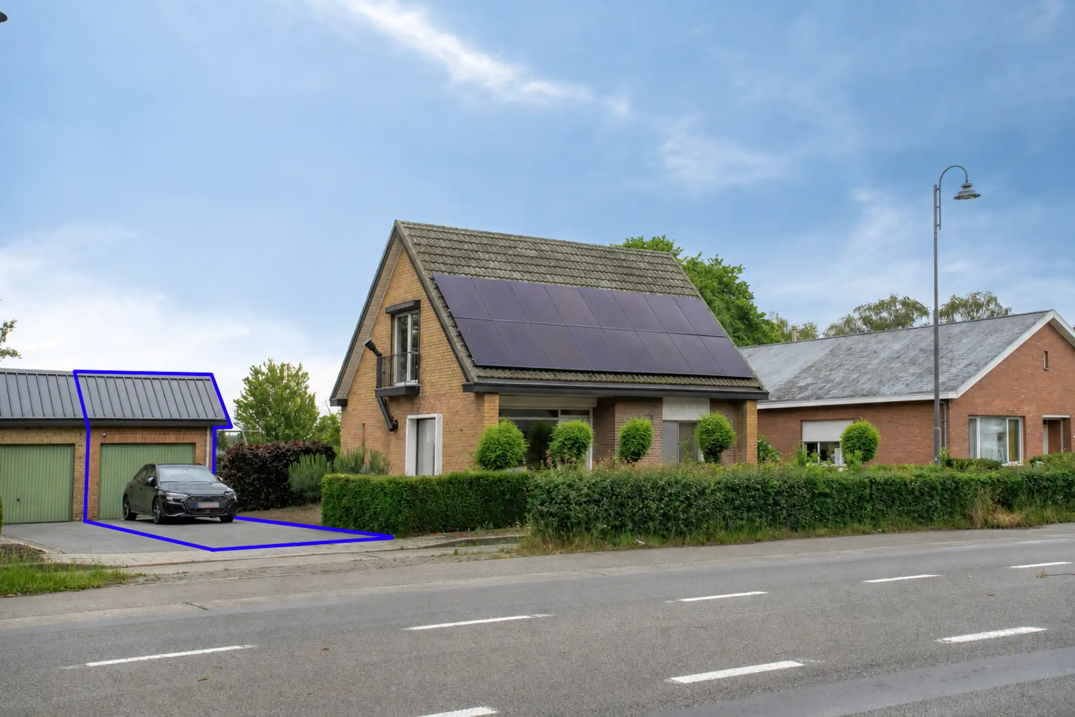 Volledig gerenoveerde vrijstaande woning met garage foto {{pictureIndex}}