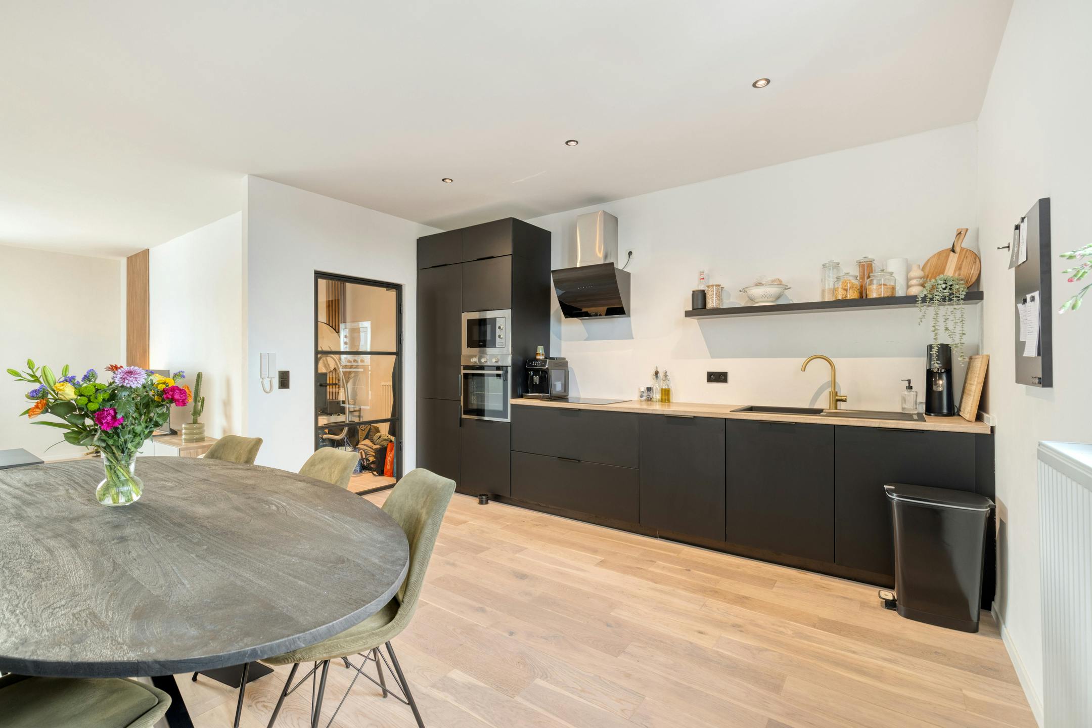 Recent gerenoveerd appartement met terras te koop in Antwerpen foto 10