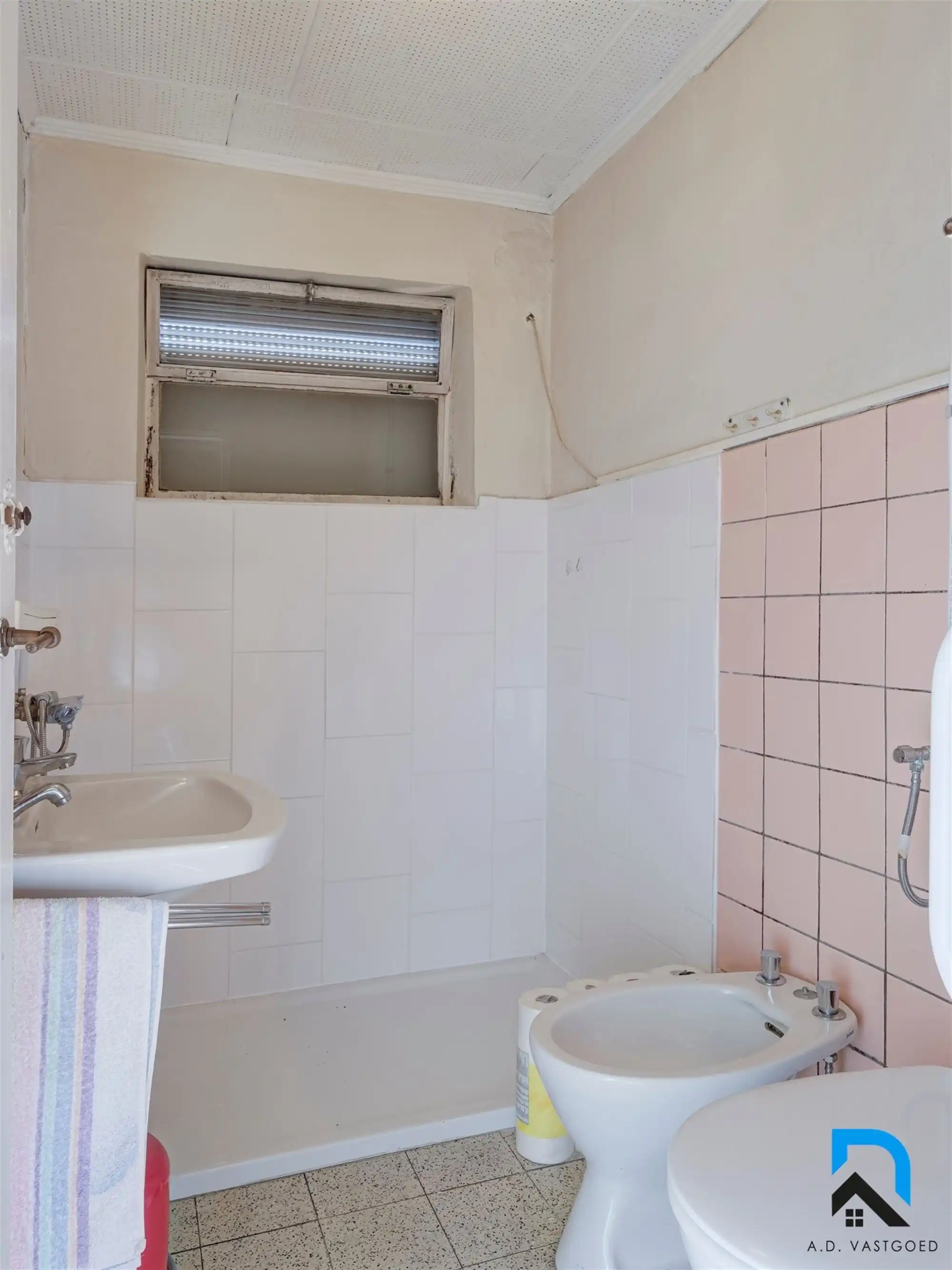 Te renoveren woning met grote tuin in Zwartberg foto 13