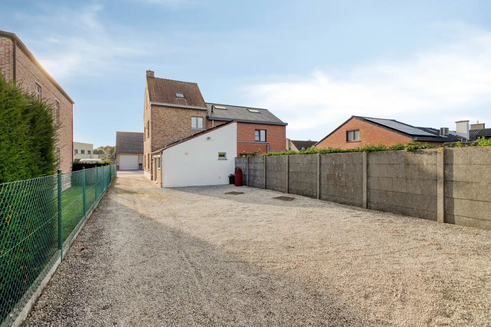Degelijke halfopen woning met 3 slaapkamers en grote garage!! foto 17