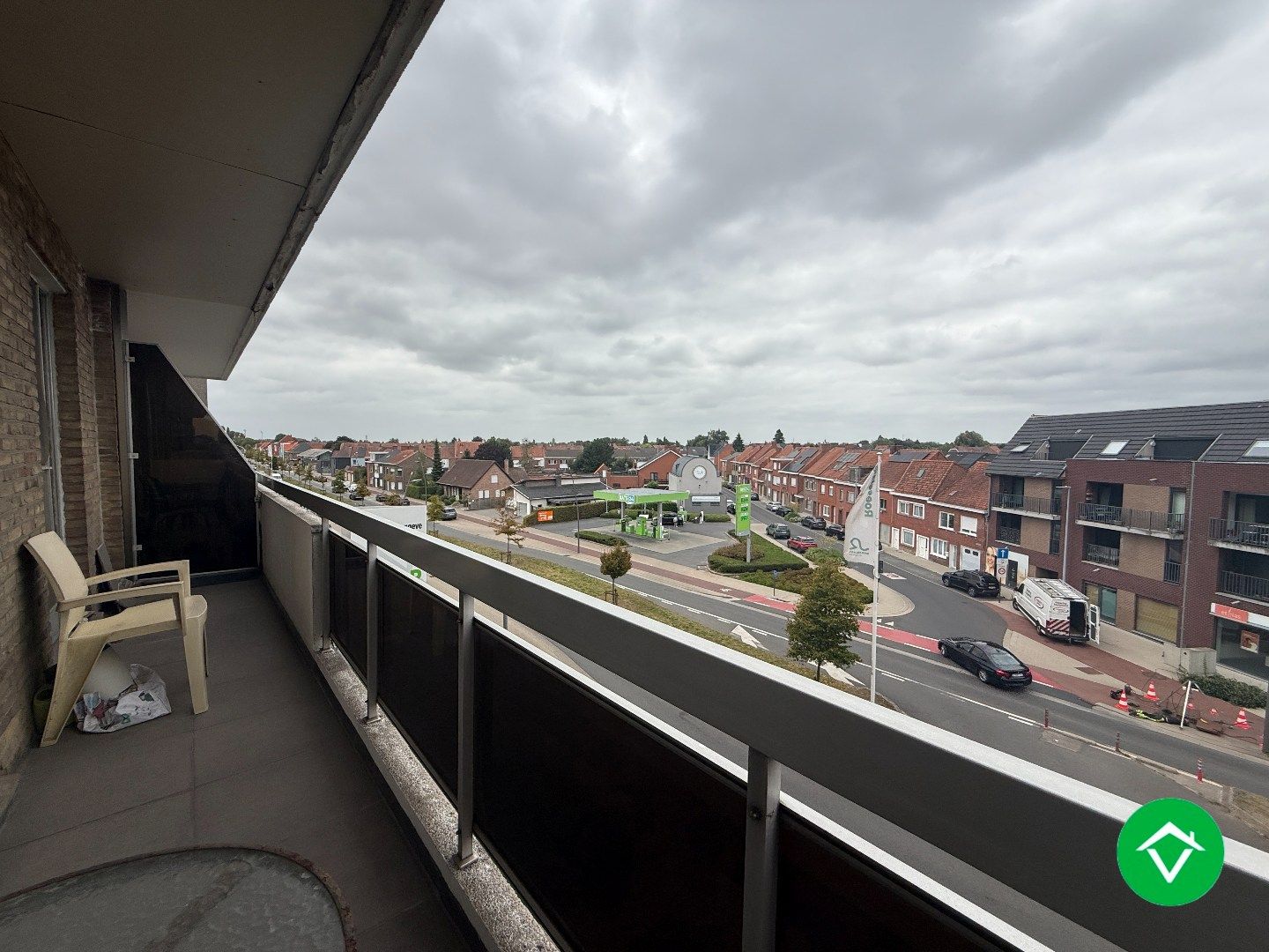 Appartement met twee slaapkamers, terras en autostaanplaats te Roeselare foto 17