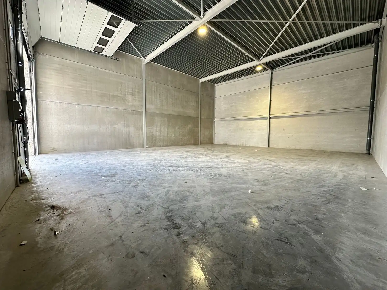 Nieuwbouw magazijn te huur 180 m² te Sint-Gillis-bij-Dendermonde (Unit 9). foto 4