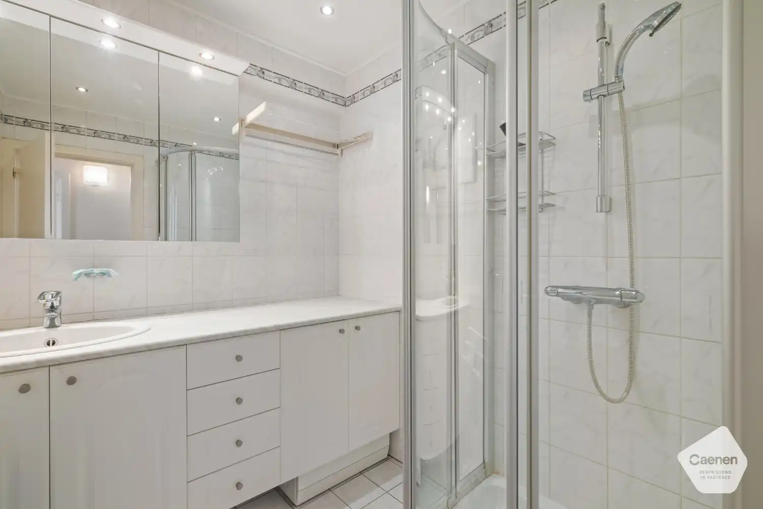 Instapklaar twee slaapkamer appartement met een uitstekende locatie foto 12