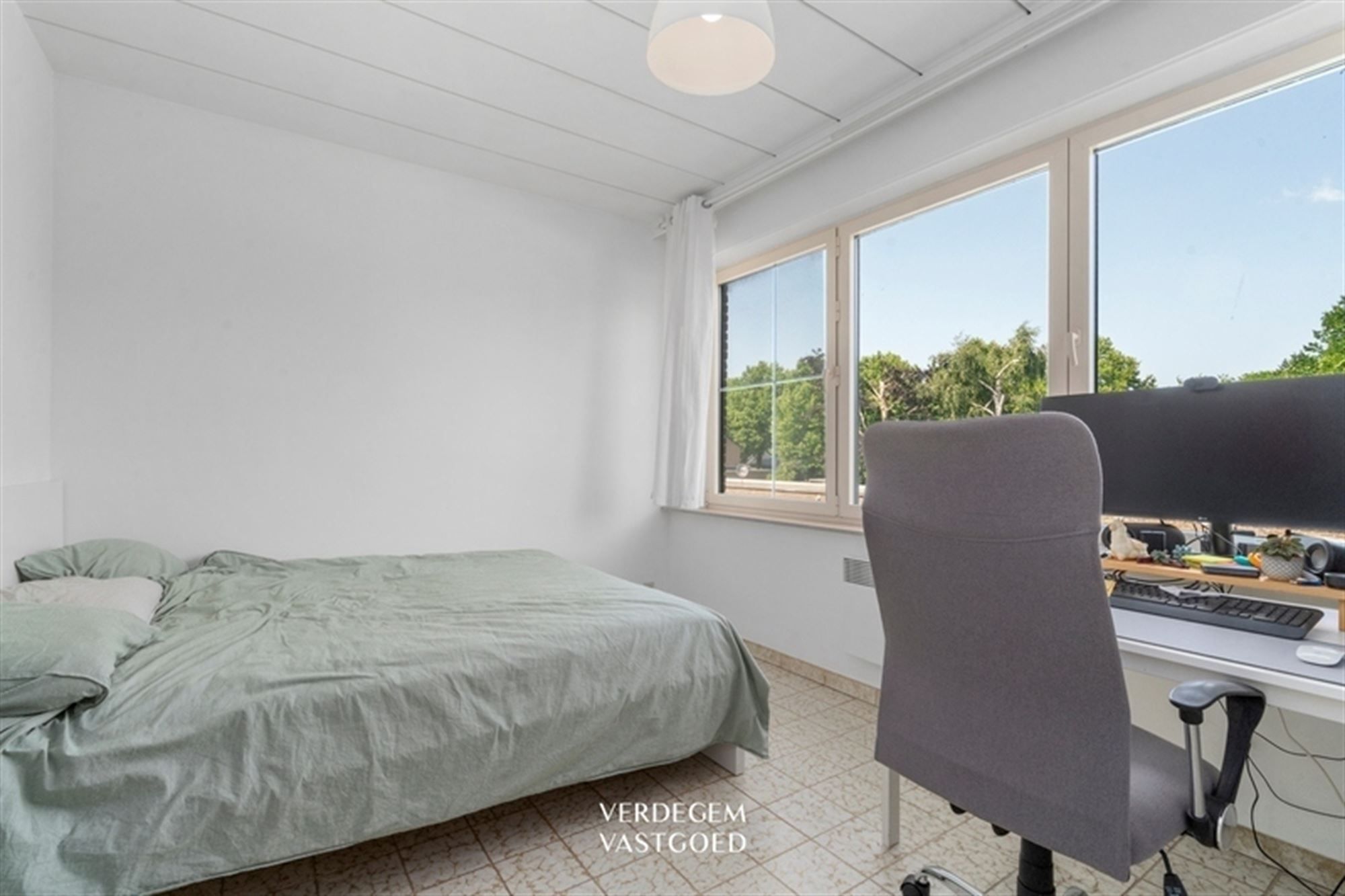 Lichtrijk 1 slaapkamer appartement met terras en garage foto 8