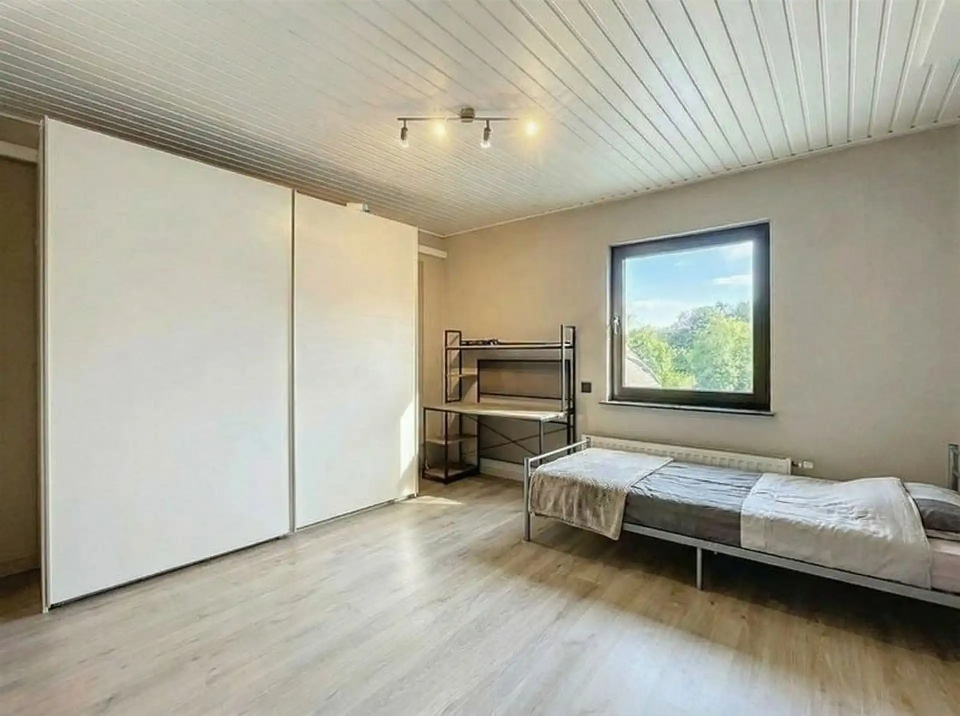 Prachtige gezinswoning met 3 slaapkamers in het groene Kruibeke! foto 6