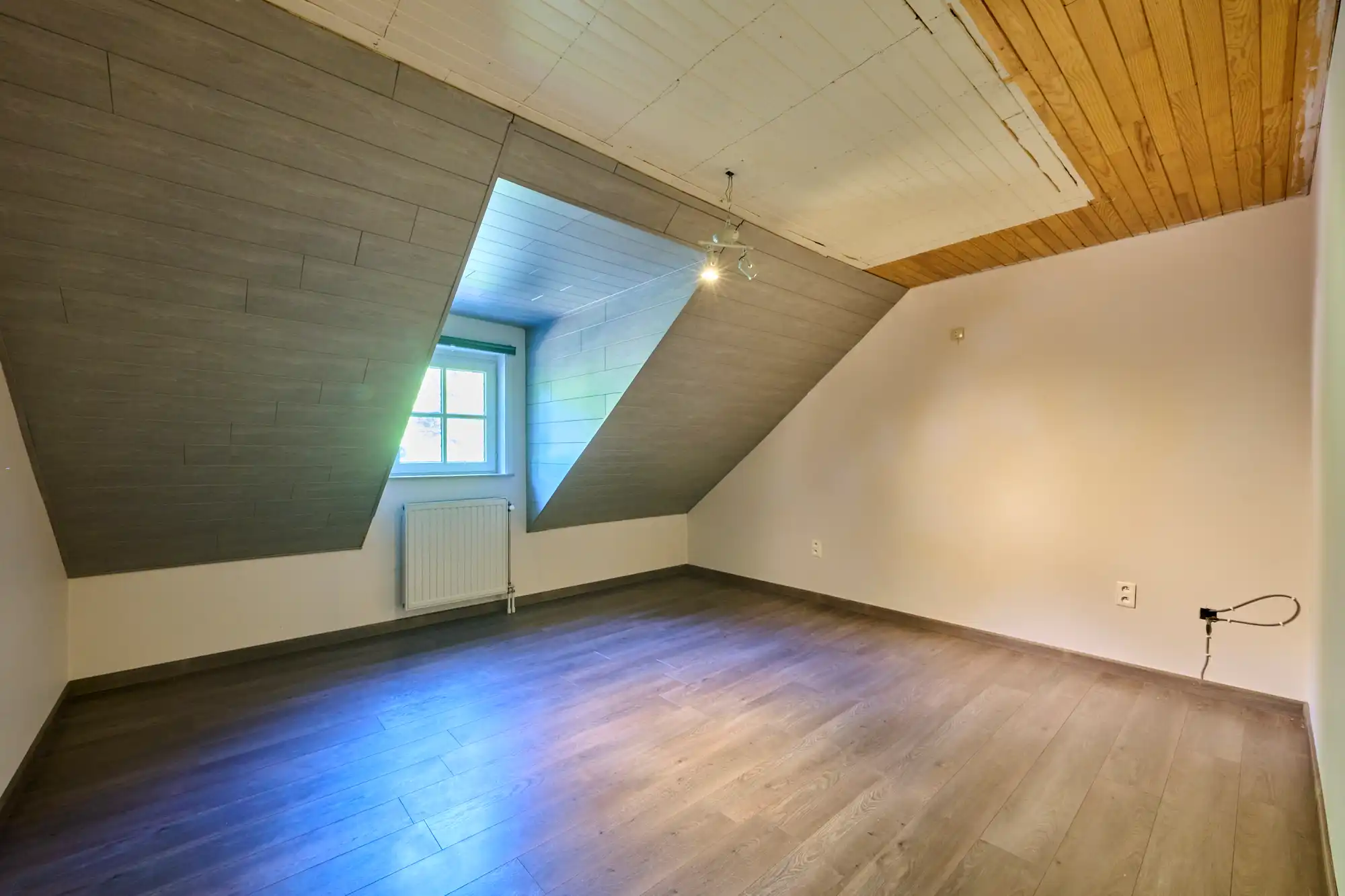 Veelzijdig pand te koop in Genk met parkeergelegenheid foto 26