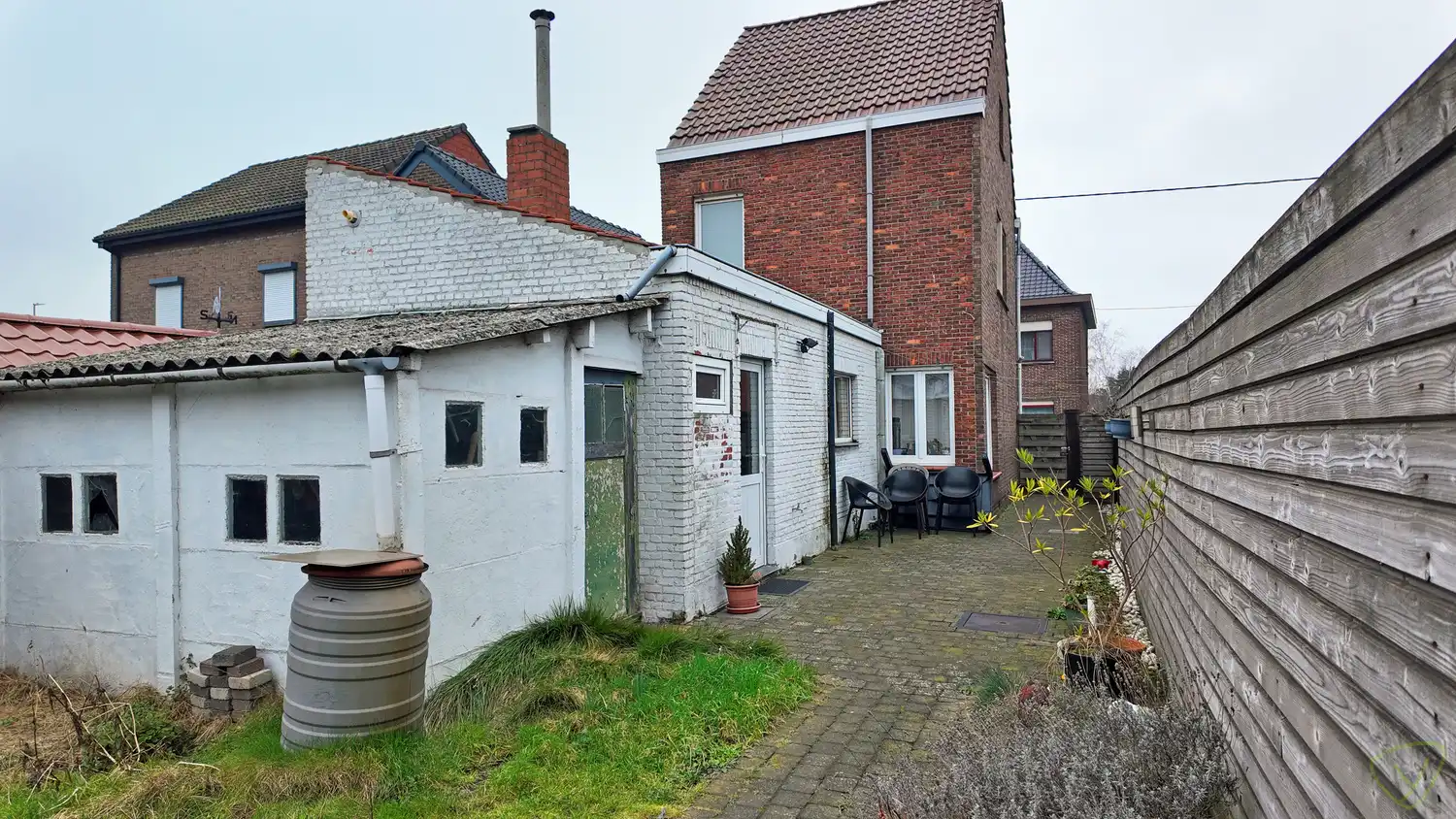 Volledig gerenoveerde woning met carport en tuin in Zelzate! foto 12