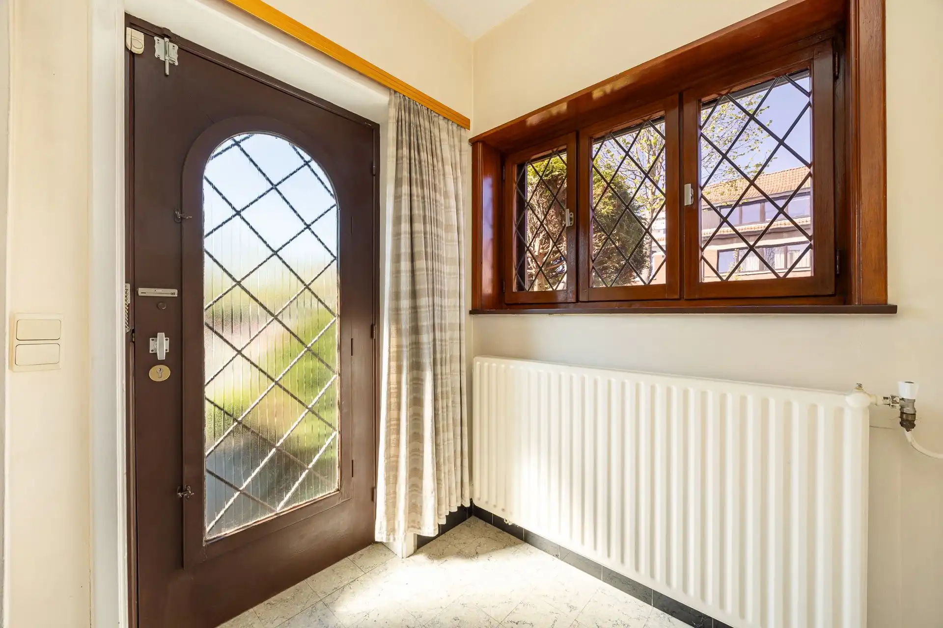 Ruime halfopen bebouwing met 5 slaapkamers, garage en zonnige tuin op toplocatie! foto 7