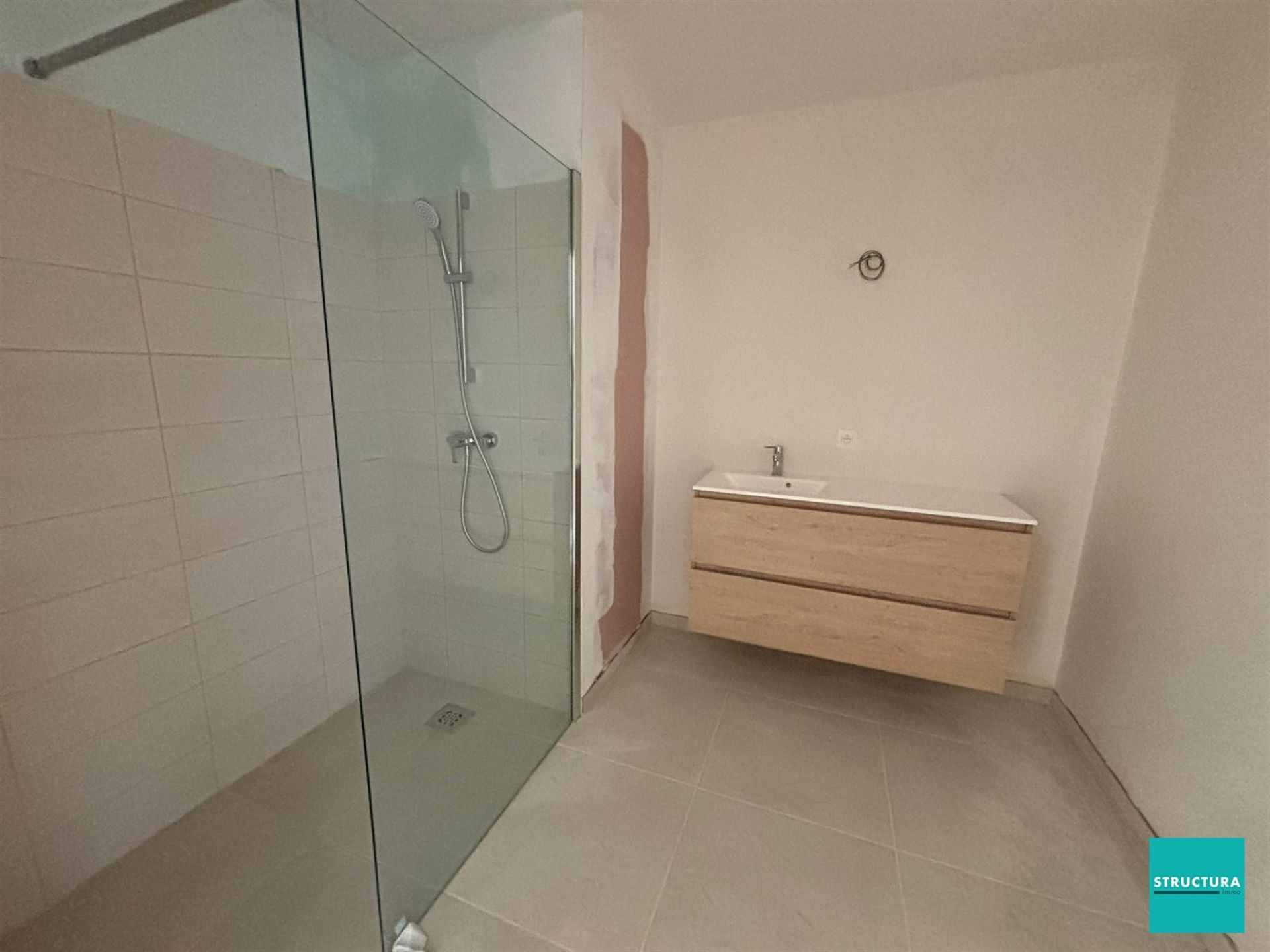 Appartement met 2 slaapkamers en 2 staanplaatsen in centrum Merchtem foto 10