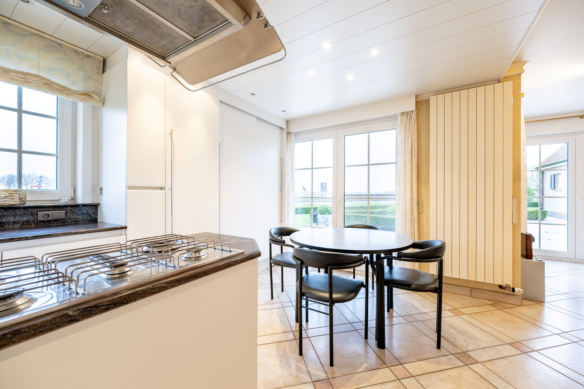 Instapklare en alleenstaande villa op 970 m² te Knokke-Heist. foto 15
