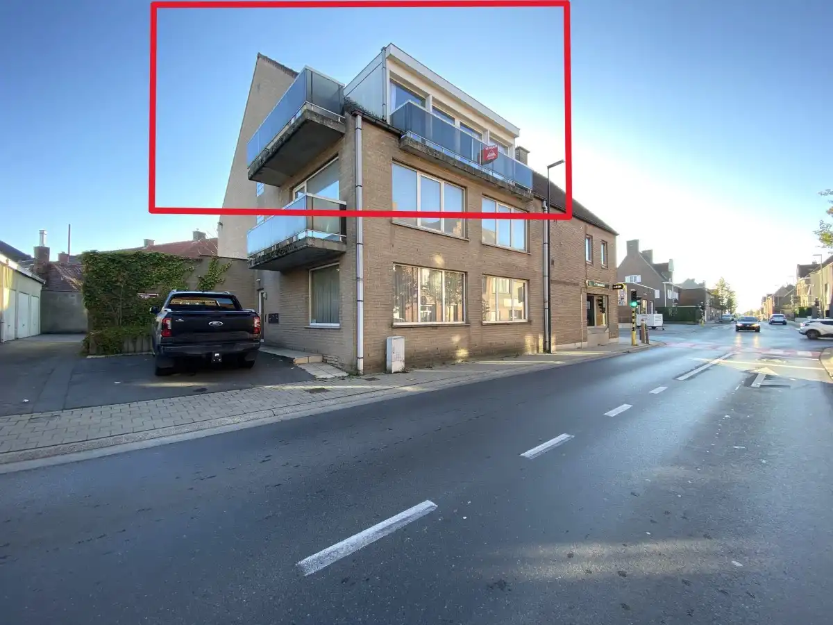 Moorslede - Ruim appartement met een lichtrijke leefruimte in het centrum foto {{pictureIndex}}