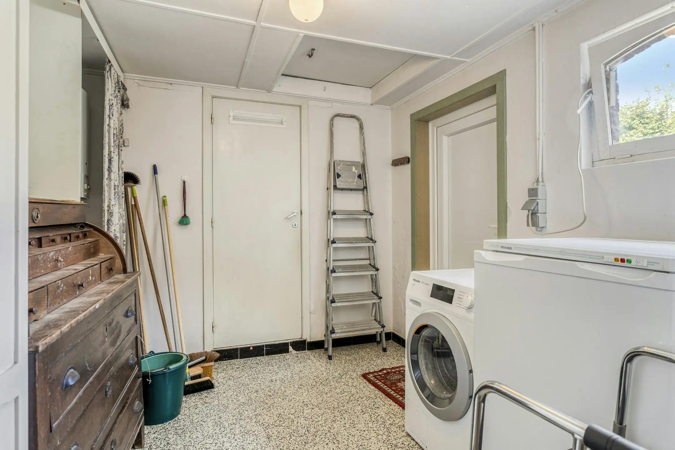 Karaktervol huis met zonnige tuin, 3 slaapkamers én garage met uitweg foto 12