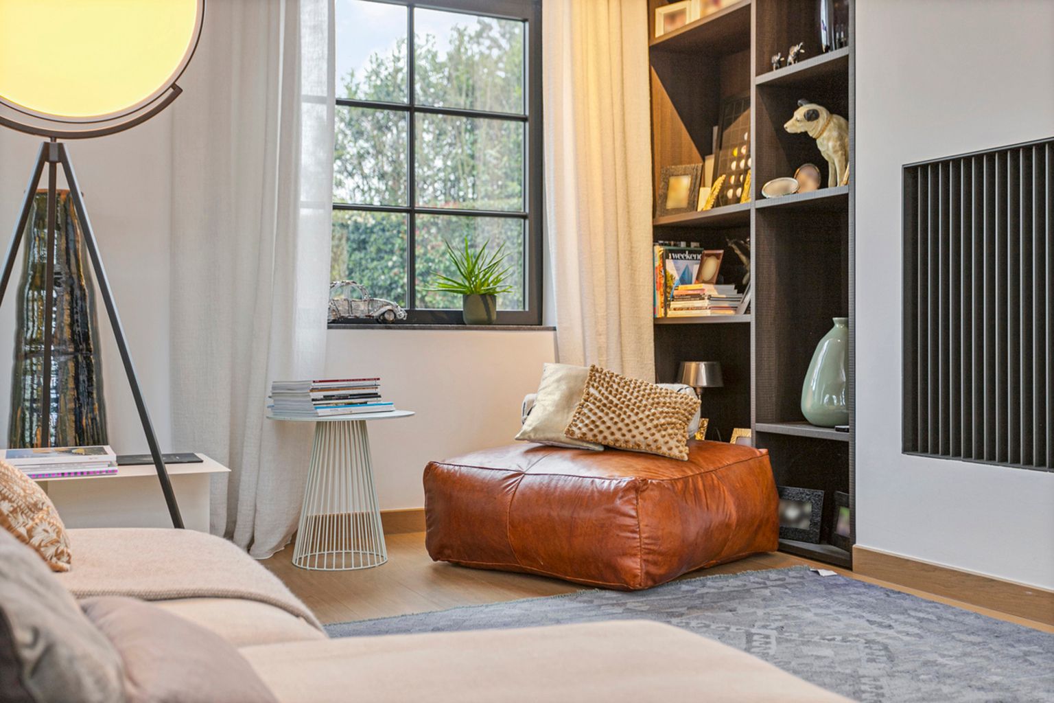 LUXUEUS EN EXCLUSIEF LANDHUIS  MET PARKTUIN.  foto {{pictureIndex}}