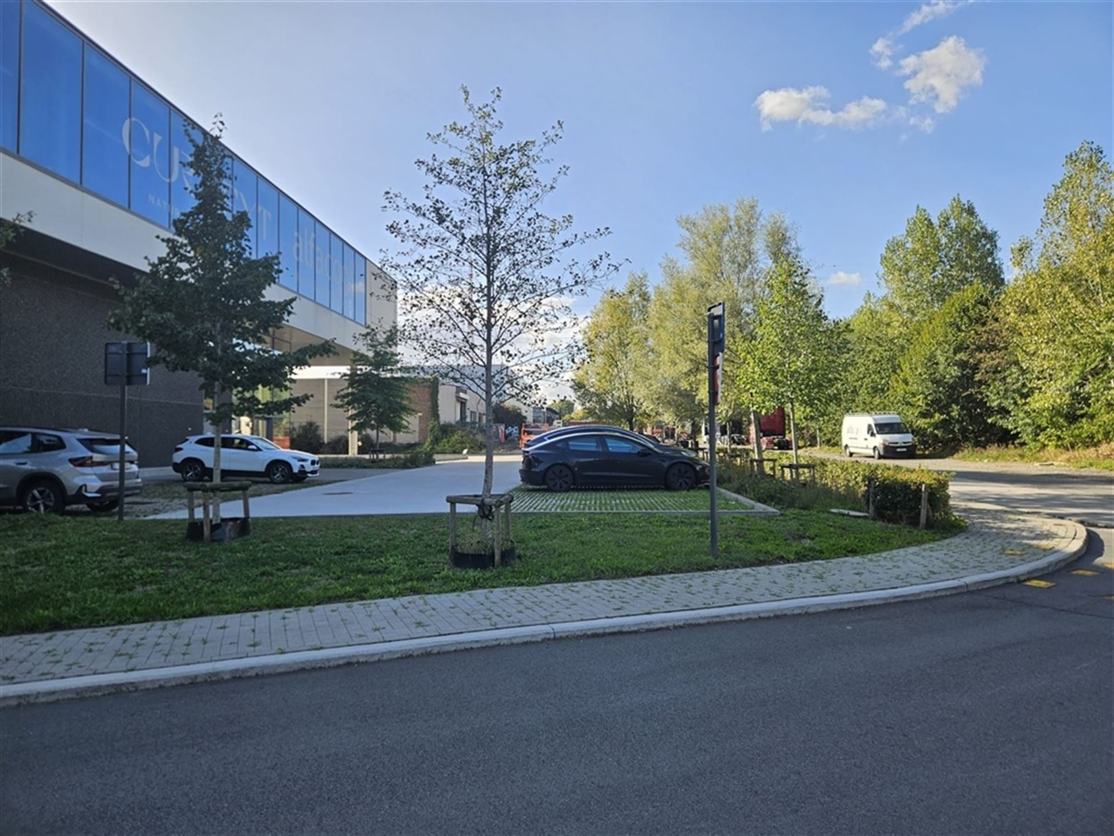 Moderne kantoren op zichtlocatie langs de E40 foto 2