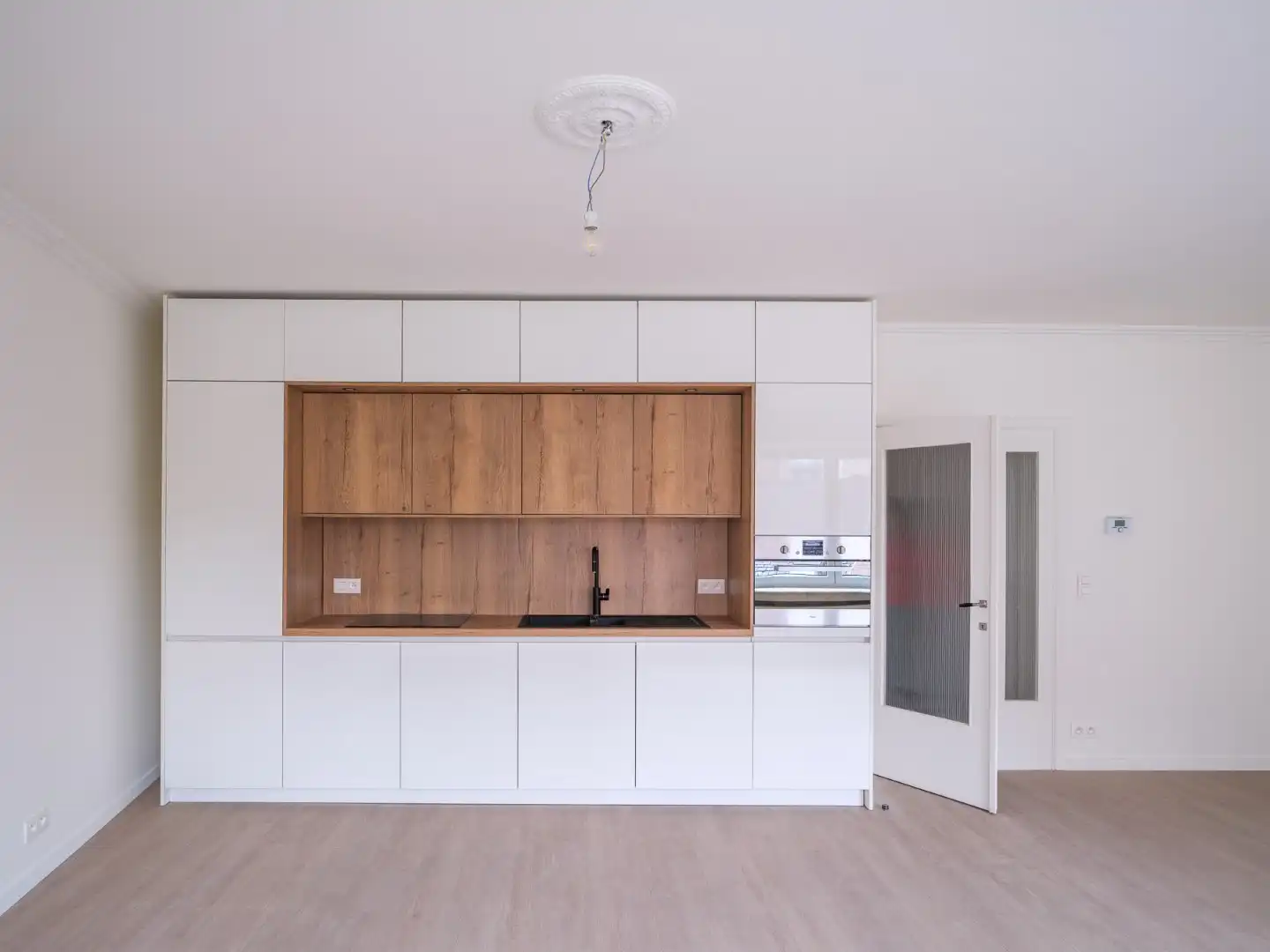 Stijlvol gerenoveerd, lichtrijk tweeslaapkamerappartement foto 3